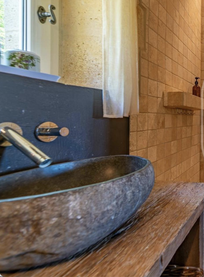 Serviers bathroom.png