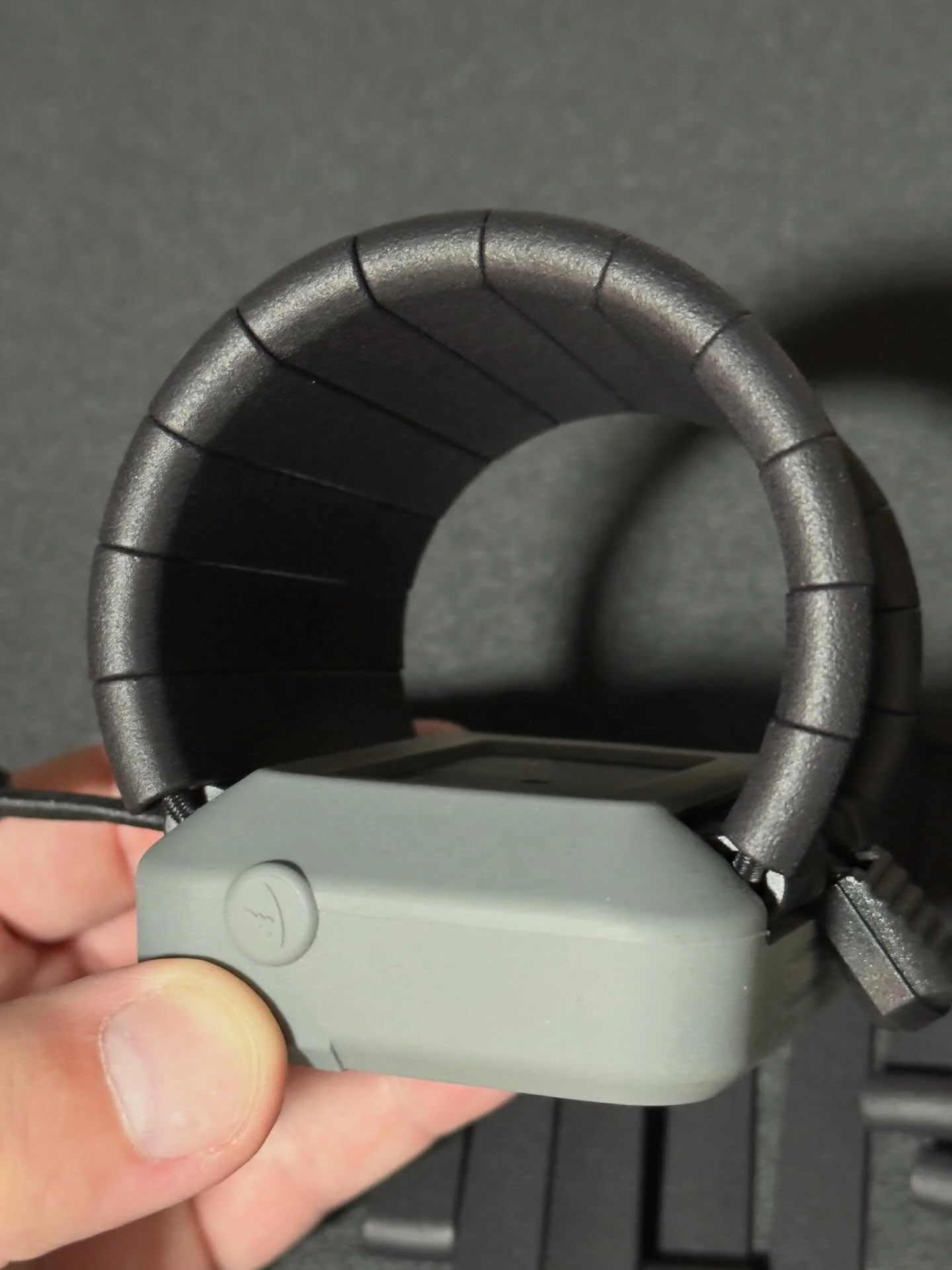 MJF parts showed up for the dive computer link band project. Turned out great, everything is contoured and rounded, super comfy compared to raw shock cord on skin. 

There are a million ways to set up a computer with bungee, but I threw together an a