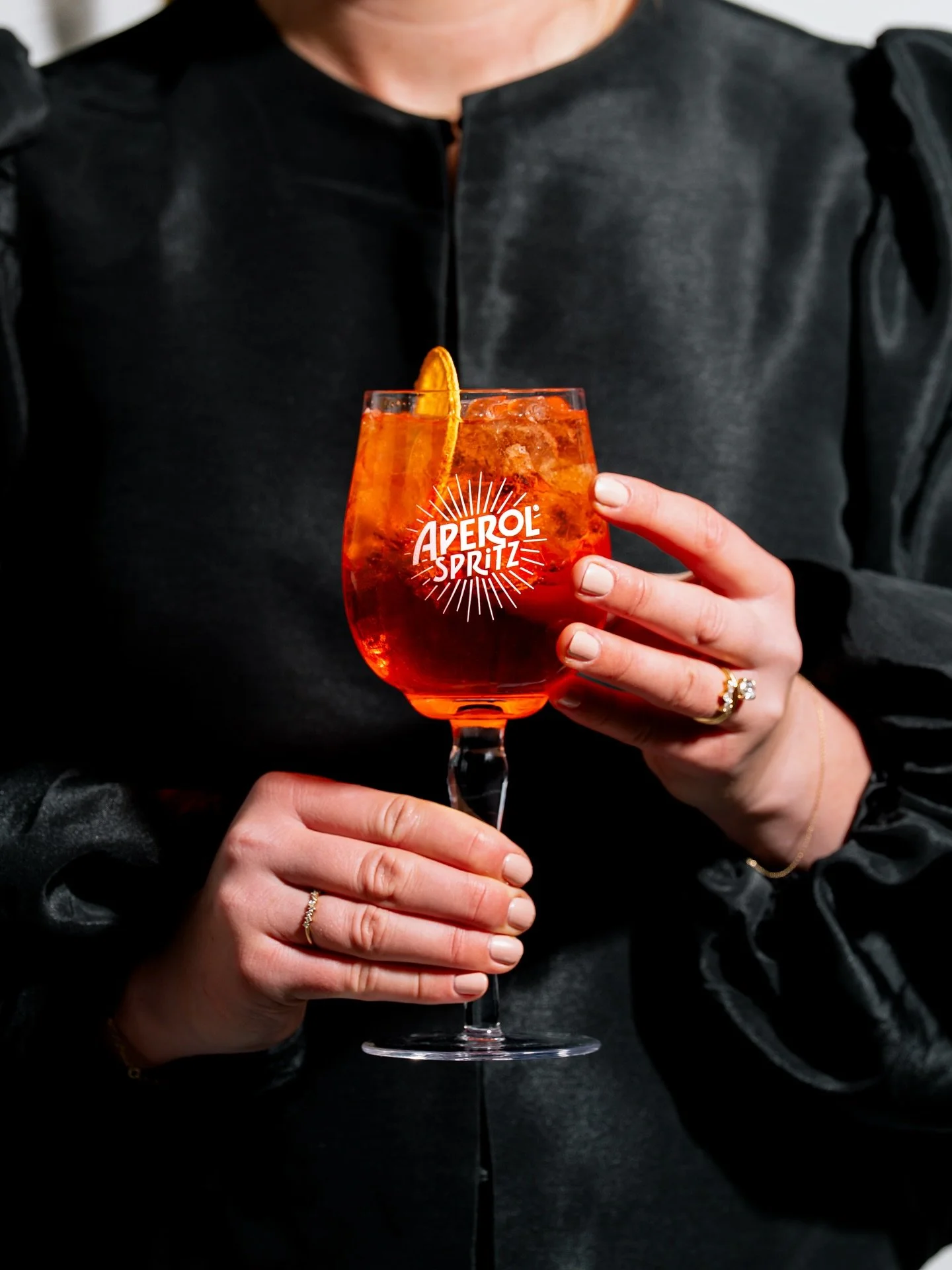 A Maggie favourite: the @aperolspritznz 🍊 Sunshine in a glass, finished with a @parched_garnishes orange garnish – our pick for the season’s top contender.
Image @brandstories.nz
