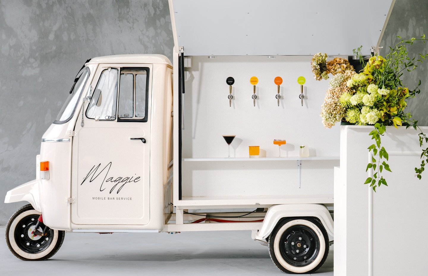 Which one&rsquo;s calling your name? 👀

@batchedcocktails Espresso Martini, Passionfruit Martini, Pineapple &amp; Chilli Marg, or Classic Marg&hellip;

Maggie pours them all to perfection.

Image from @brandstories.nz 
Bar Florals @flowerroomqueenst