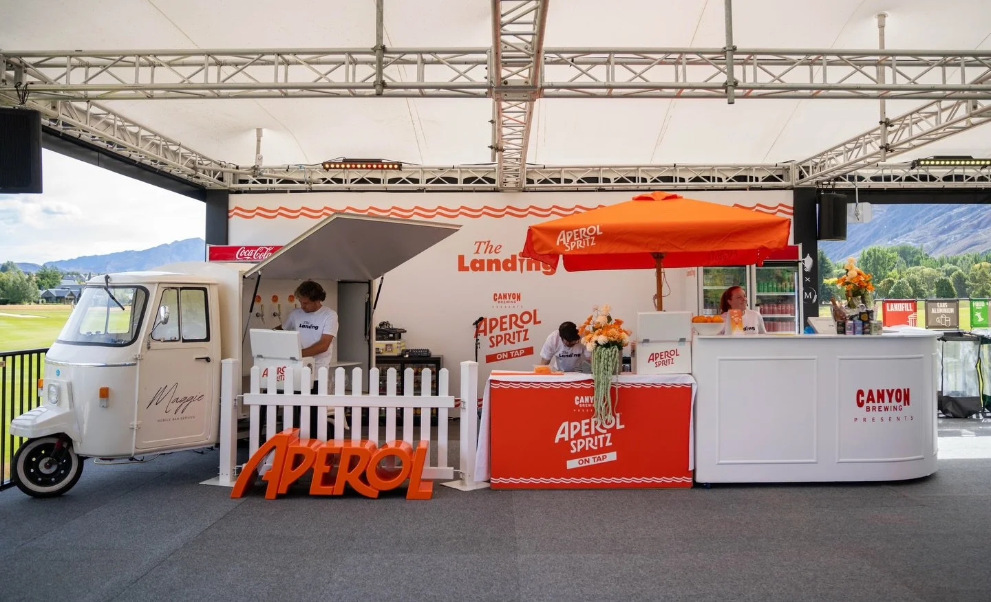 Did you spot MAGGIE at The Landing @nzopengolf @millbrookresort 
Pouring @aperolspritznz with our mates @canyonbrewingqt 

📸 @nzopengolf