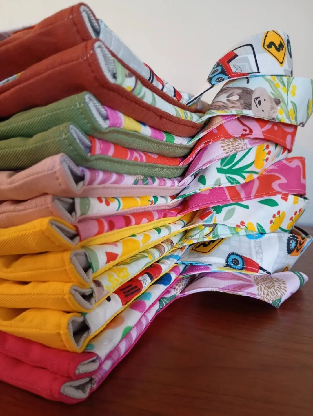 Hello 👋 I've been quiet on here for the past few weeks, but busy in the background designing and sewing these Children's Library Bags. 

🌿These satchel-style bags feature a flap closure at the top, fastened with a velcro strip that is securely sewn