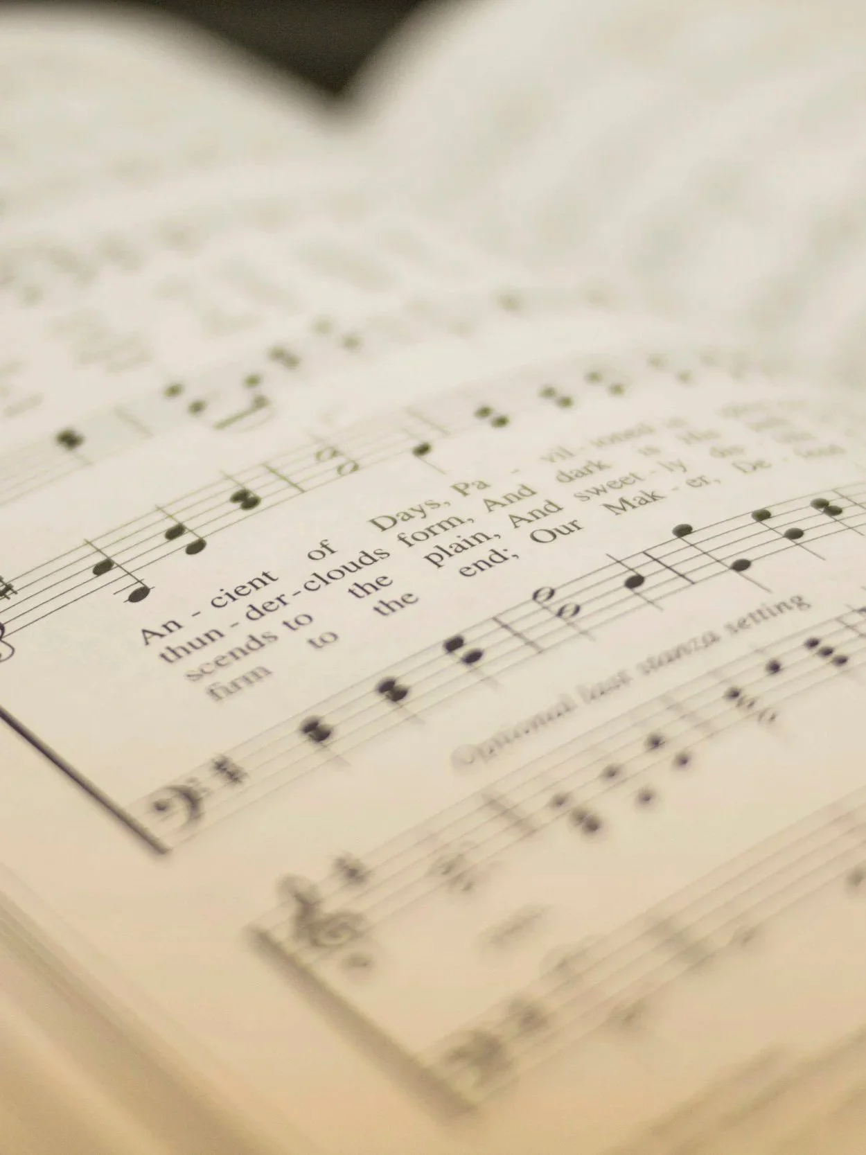 Christian hymns and chants to sing with children at bedtime