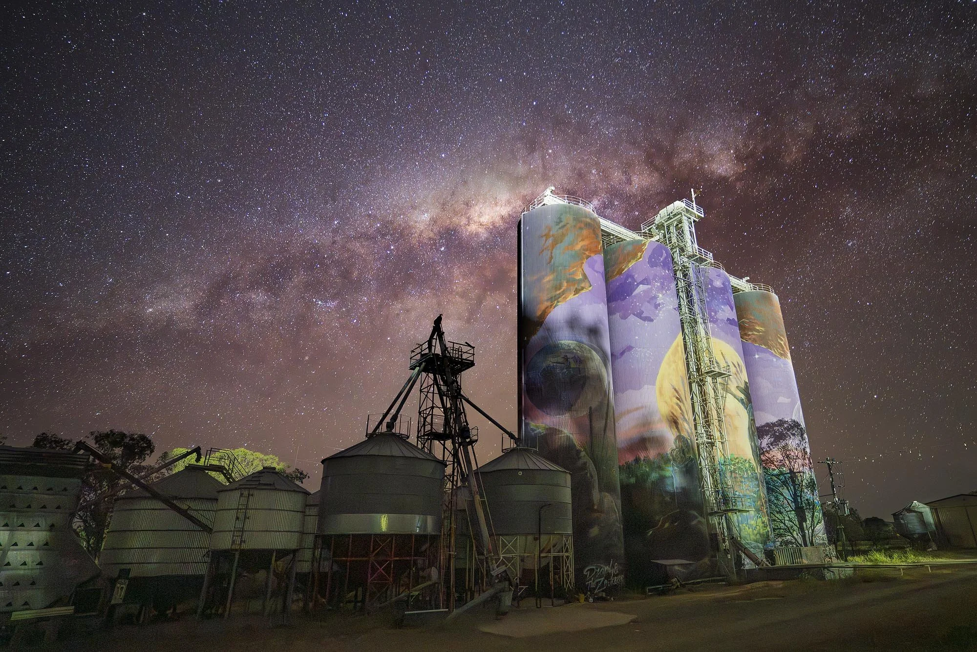 Three Moon Silos - Monto