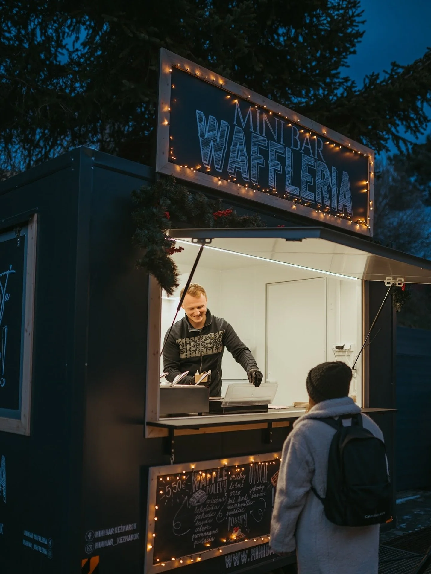 🍽️ WAFFLERIA &ndash; KDE N&Aacute;S N&Aacute;JDETE 🧇✨

Pr&iacute;ďte na na&scaron;e chrumkav&eacute; wafle, ktor&eacute; si m&ocirc;žete skombinovať podľa seba &ndash; sladk&eacute; a vždy čerstvo pripraven&eacute;! 💛

📅 Piatok 29.8.
🎹 Filmov&aa