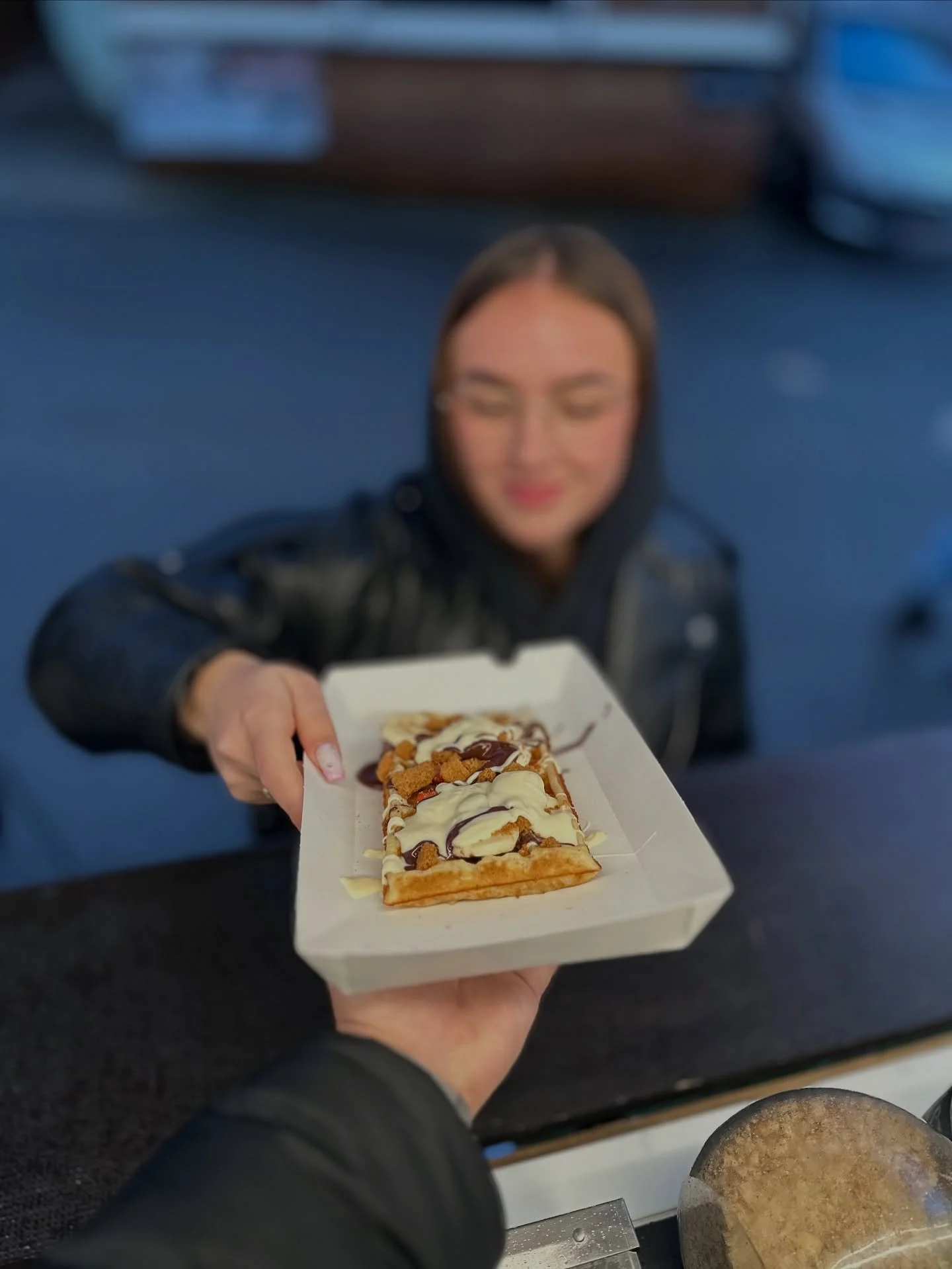 Waffle time is on! 🧇🔥
Sme otvoren&iacute; v piatok 17.10 a v sobotu 18.10 od 15:00 do 19:00.
Zastavte sa na sladk&uacute; pauzu 😋

#waffletime #sweetmoment #dessertlover #foodie #sweetlife #yummy #foodstagram #tastytreat