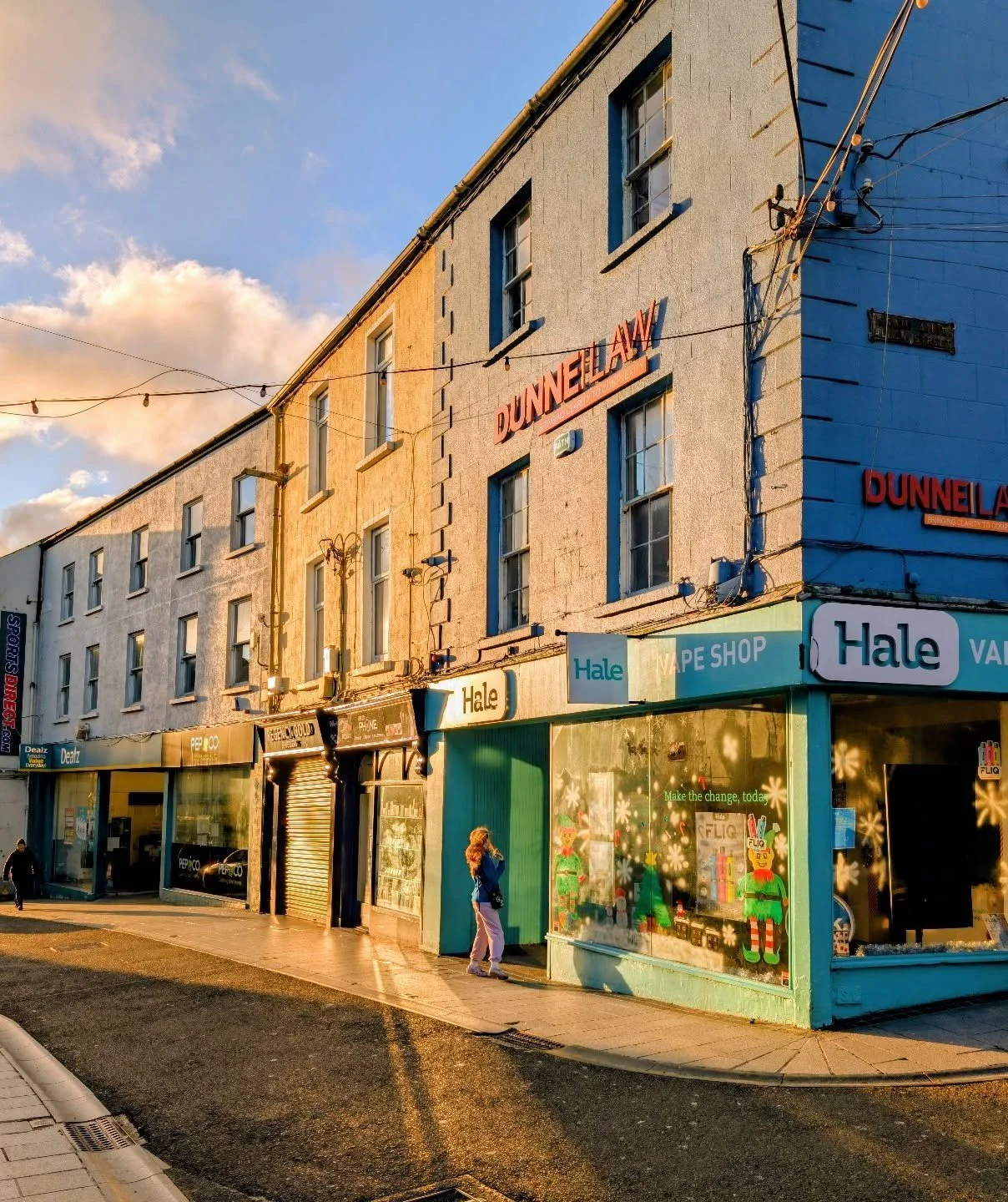 Not a bad old morning out there today. Beautiful light! 

On Main Street, Wexford 
December 27th 2025
Photograph &copy; P&aacute;draig Grant 
#padraiggrantswexford