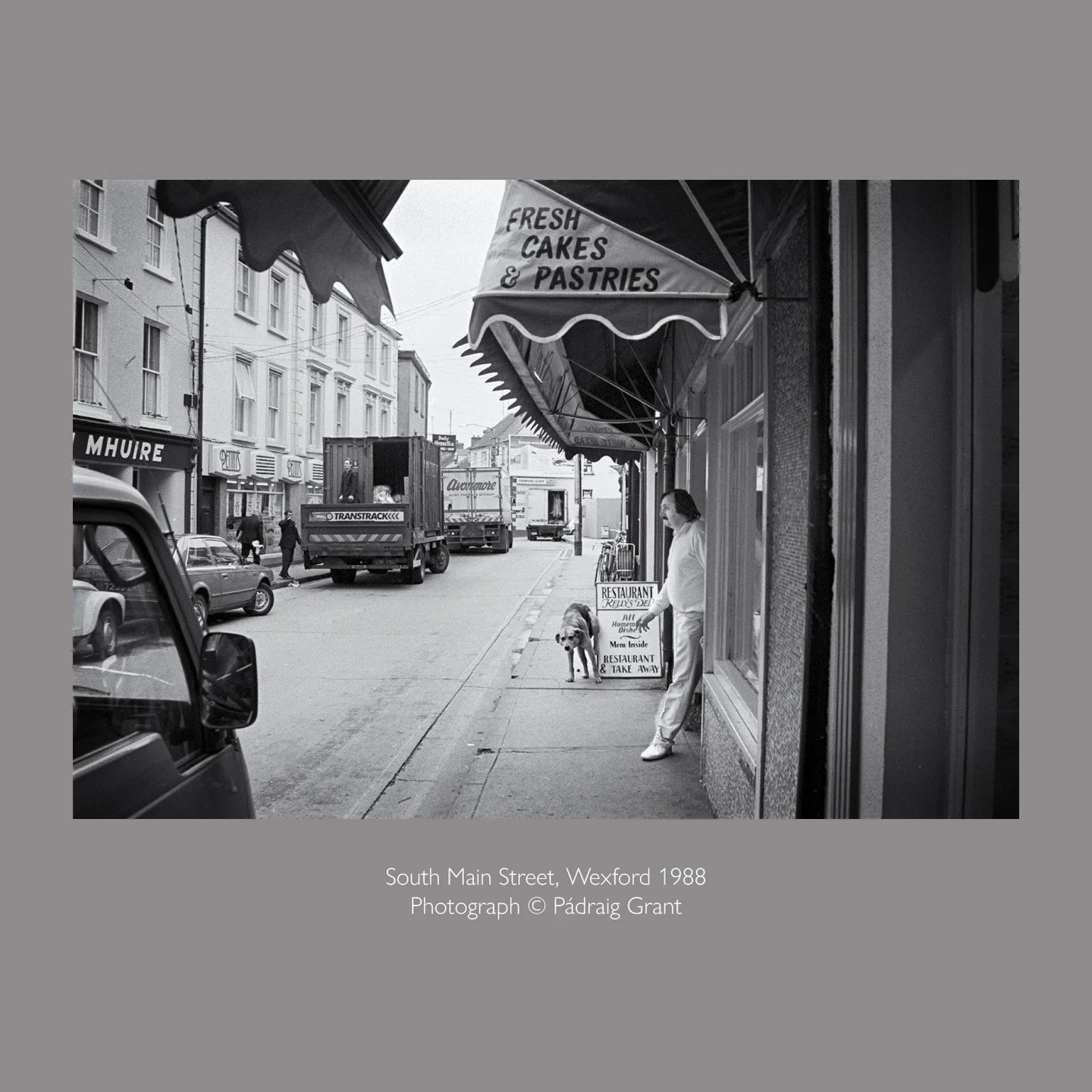 Deliveries to South Main Street. 
Wexford 1988
(Dun Mhuire, Pettitt's, Andy Kinsella's, Kelly's Deli and The Star).
Photograph &copy; P&aacute;draig Grant
#padraiggrantswexford
