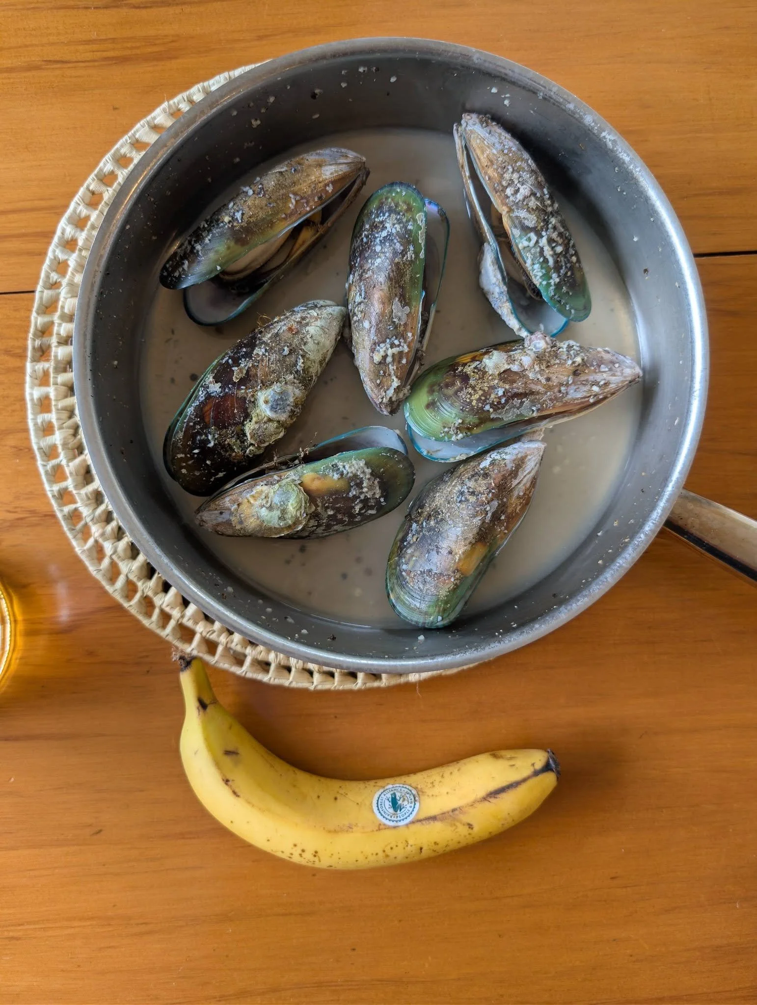 If you've never experienced fresh New Zealand Green Lipped mussels you really have not lived! 
And in good company the taste is multiplied! 
Go raibh m&iacute;le maith agaibh Michael &amp; Judith for being the best hosts ever. Until the next time.

B