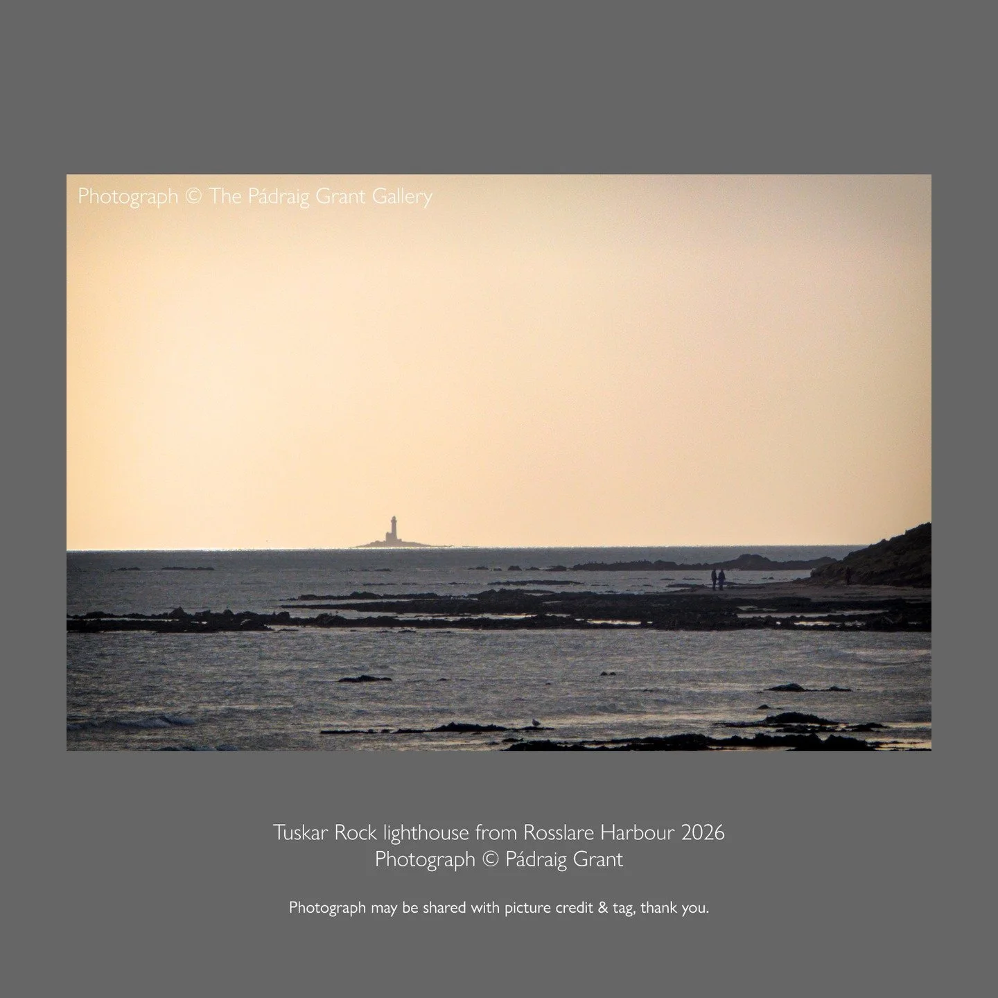 Tuskar Rock lighthouse from Rosslare Harbour this morning.

Picture may only be shared with credit attached:
Photograph &copy; P&aacute;draig Grant

#padraiggrantswexford #wexfordcoast