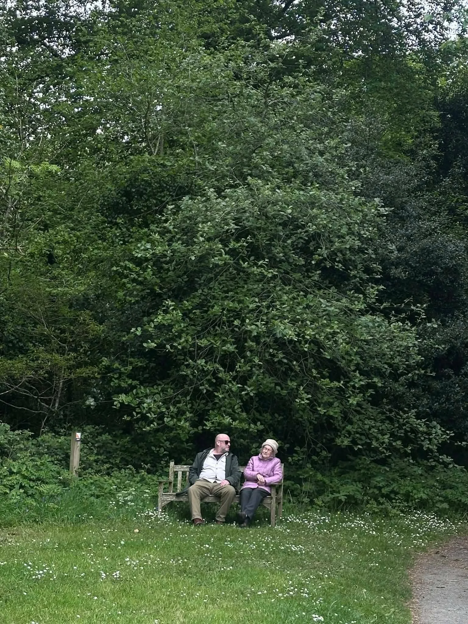 Having a chat with Mrs G at the JFK Arboretum at the weekend.
(Is maith &eacute; sin) Smashing photo by the smukke Danish photographer Emma C&aelig;cilie Thunbo
