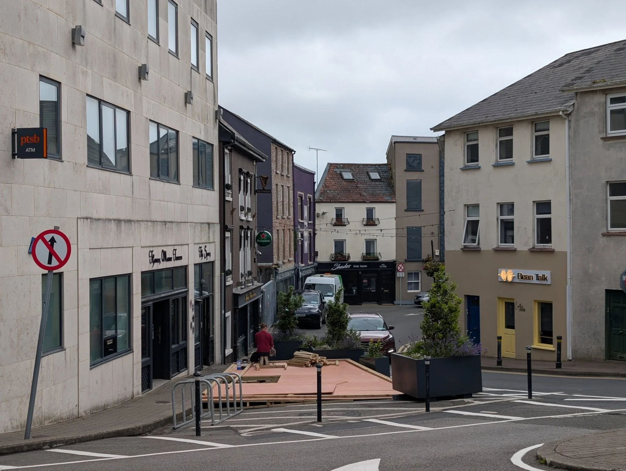 Cornmarket, Wexford town on this otherwise sleepy Sunday morning. June 7th 2026

Photograph &copy; P&aacute;draig Grant 
Image may be shared with picture credit and tag attached. 

#padraiggrantswexford