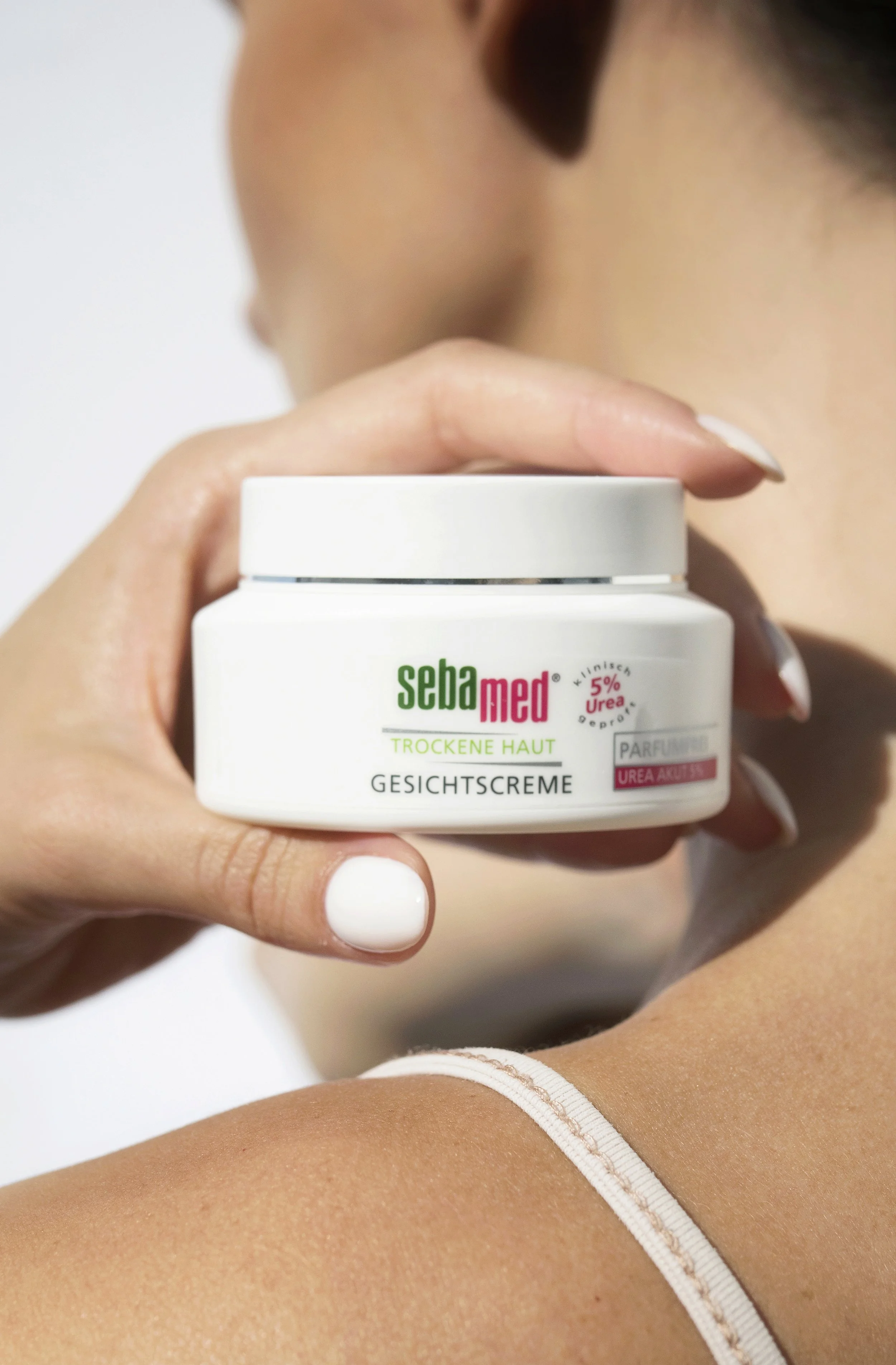 SebaMed_8_Model Cyan_4865_V.jpg
