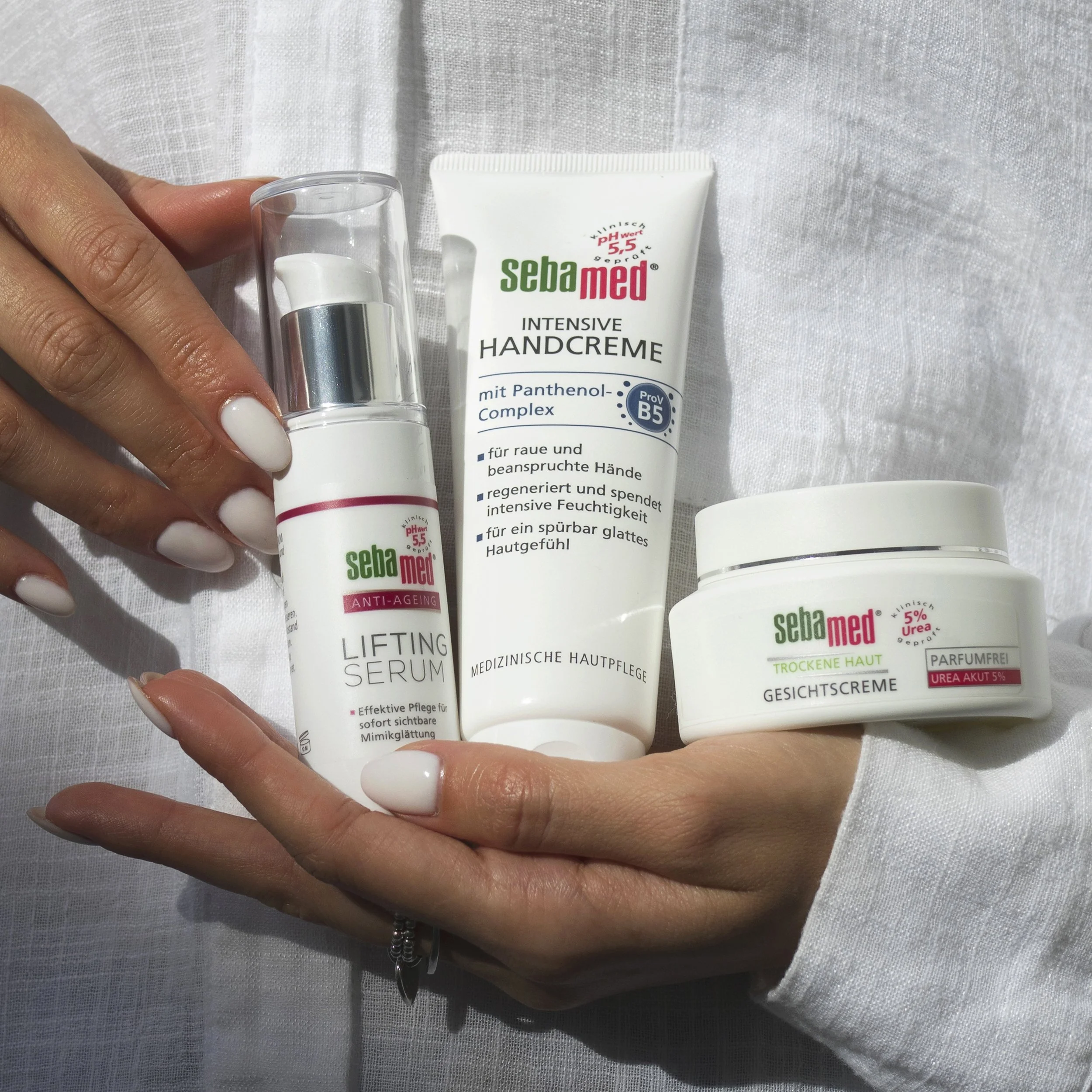 SebaMed_9_Model White_4844.jpg
