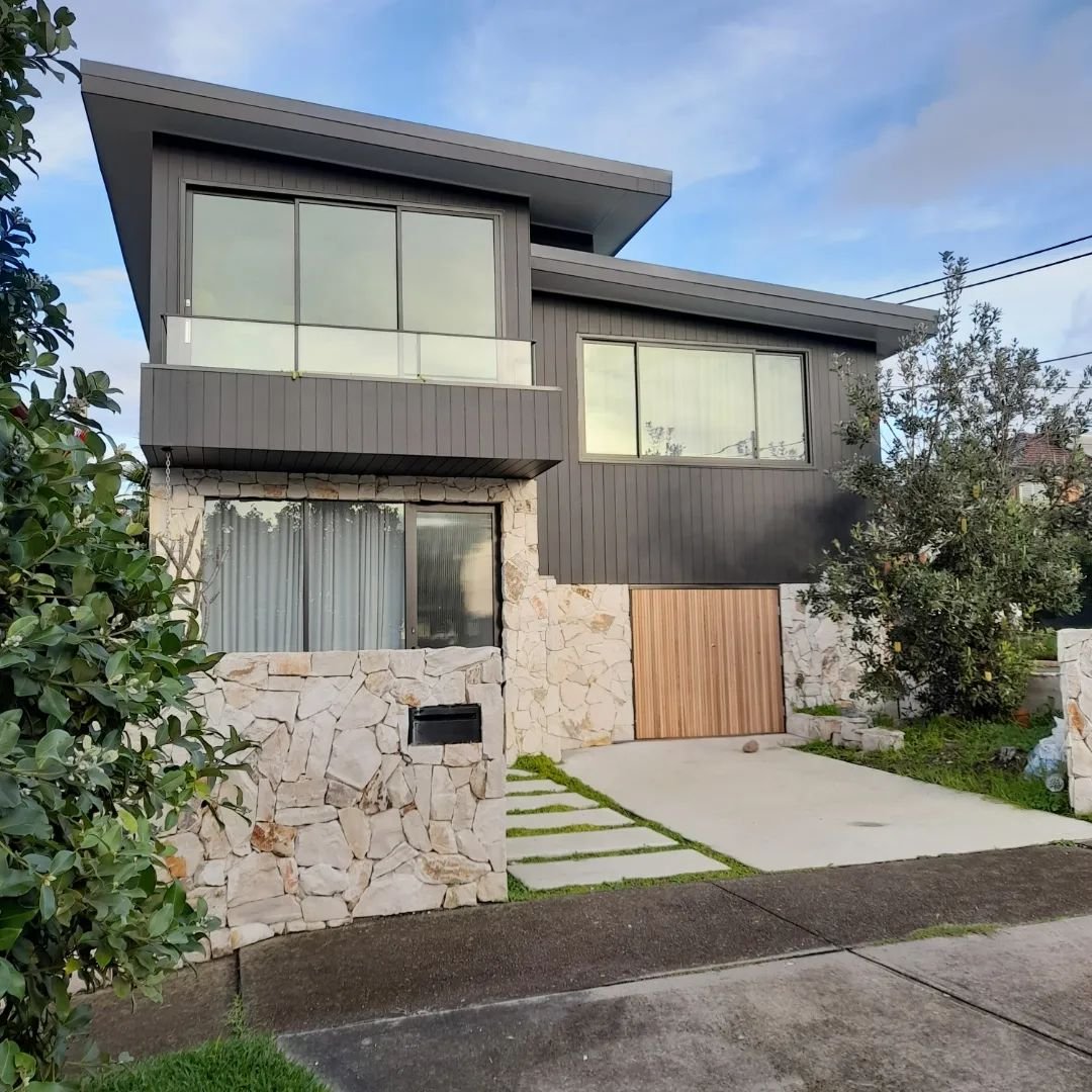 What a makeover 
Swipe ➡️

#sydneybuilder #southsydney #rearextension #renovation
