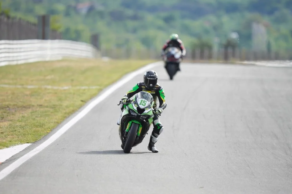 Luki Owen accelerating towards the camera on the Kawasaki ZX-6R Sportbike — 2026 season