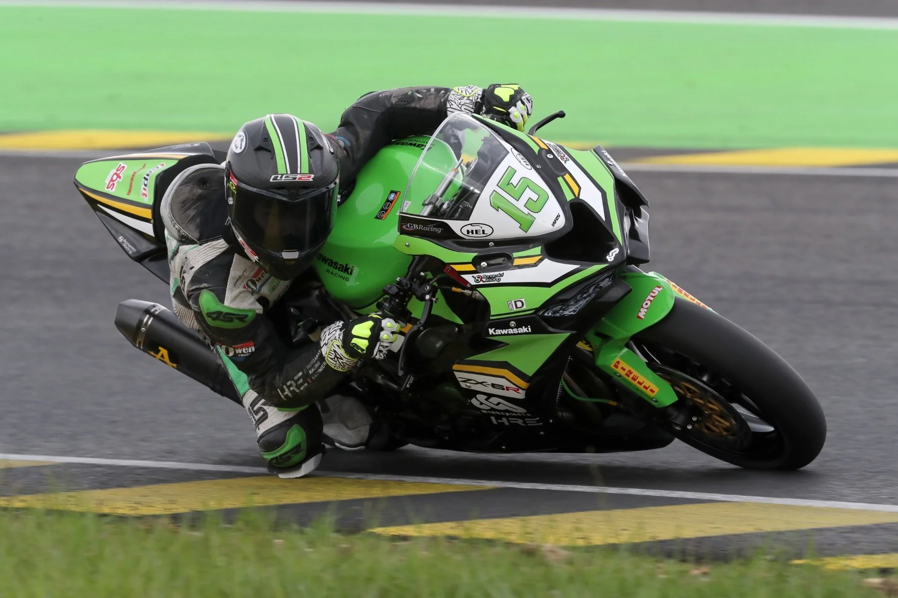 Front three-quarter view of Luki Owen on the ZX-6R Sportbike — Pannonia Ring pre-season test, April 2026