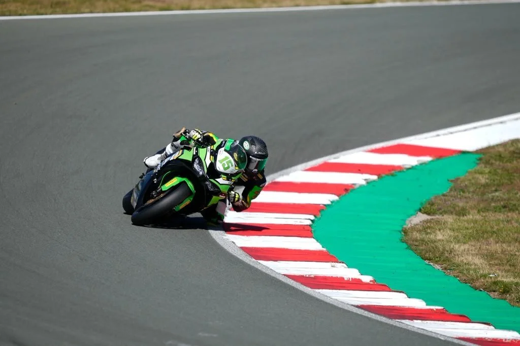 Luki Owen cornering beside the circuit kerb on the Kawasaki ZX-6R Sportbike — 2026 season