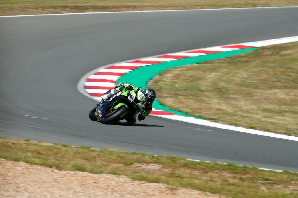 Wide view of Luki Owen cornering on the number 15 Kawasaki ZX-6R Sportbike — 2026 season