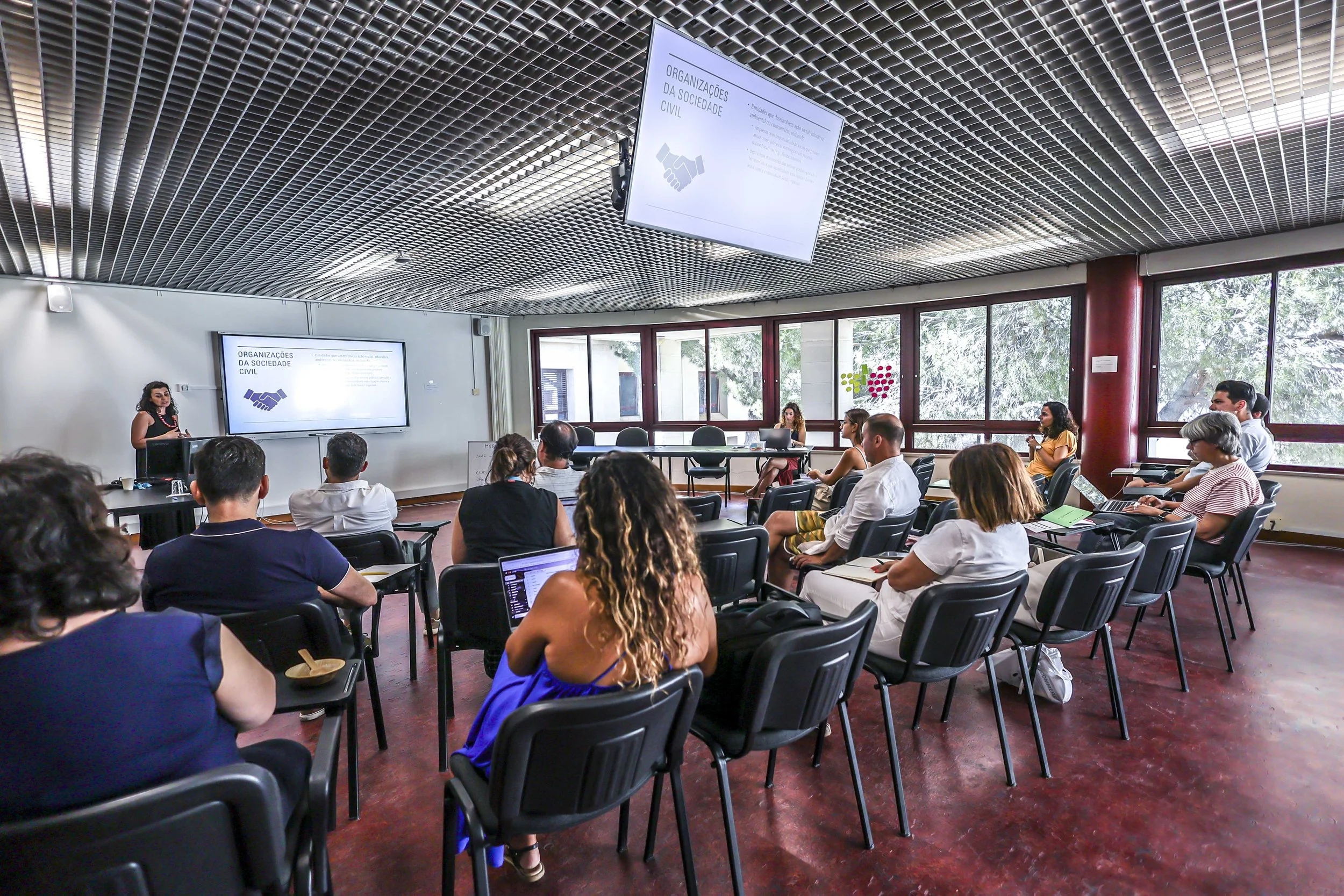 DESAFIOS EMERGENTES NA INTERVENÇÃO COMUNITÁRIA: CEAD E OFICINA DINAMIZAM I ENCONTRO TEMÁTICO DA REDE COLABORATIVA