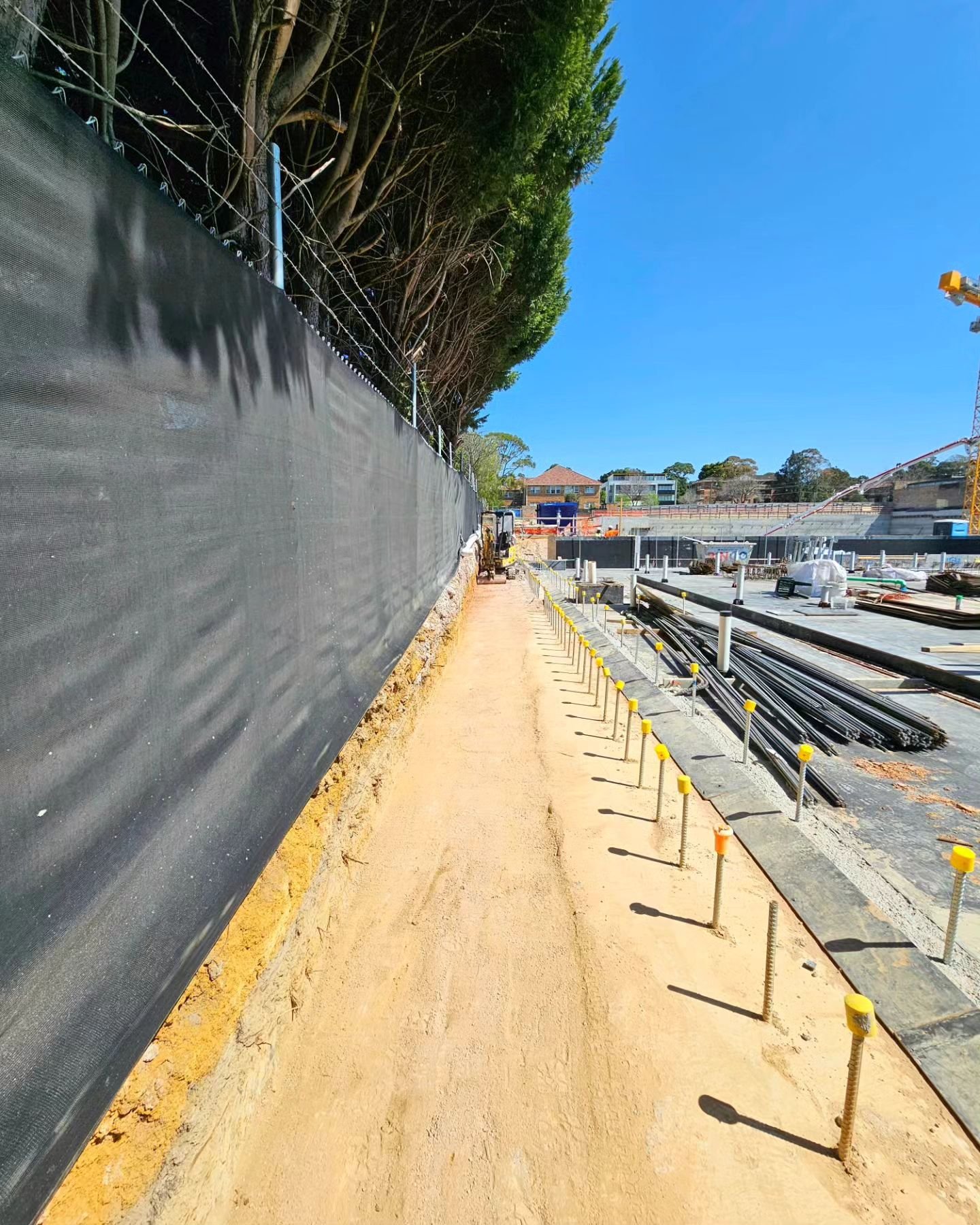 Super hot week last week clearing some space and removing material for formworkers to form up ready for the concrete pour.

The 1.7t Yanmar is perfect for tight access spaces like this. Busy week loading clay into skip bins to be craned out and taken