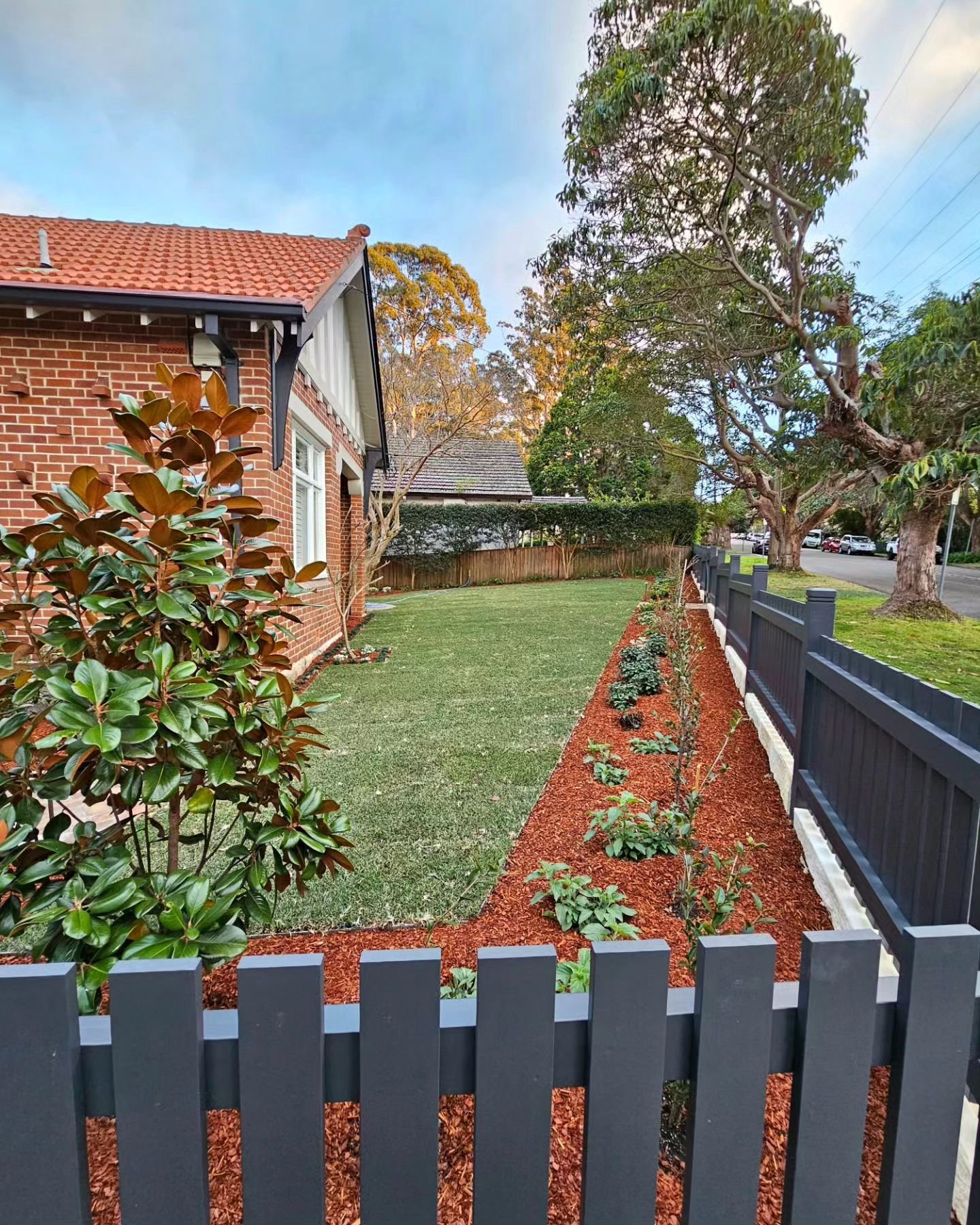Credit and hats off to @joannegreenld for the transformation and landscaping design on this property, working there magic each and every time!

We really enjoyed working in with these guys using the 1.7t excavator. Helping them to drop levels, trench