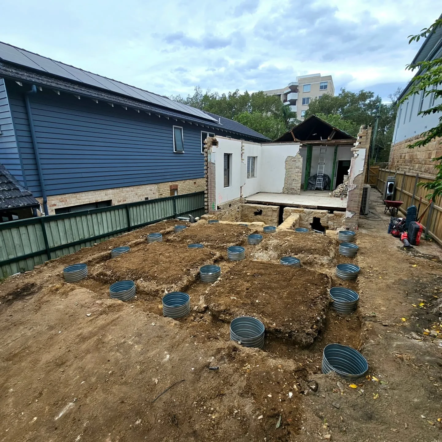 Another one finished off nicely! 

This house demo, footing rebuild and extension called for the full package. 

This included demolition, rubbish removal, excavation, rock breaking and auger drilling. All prepped and ready for @olympusbuild to work 