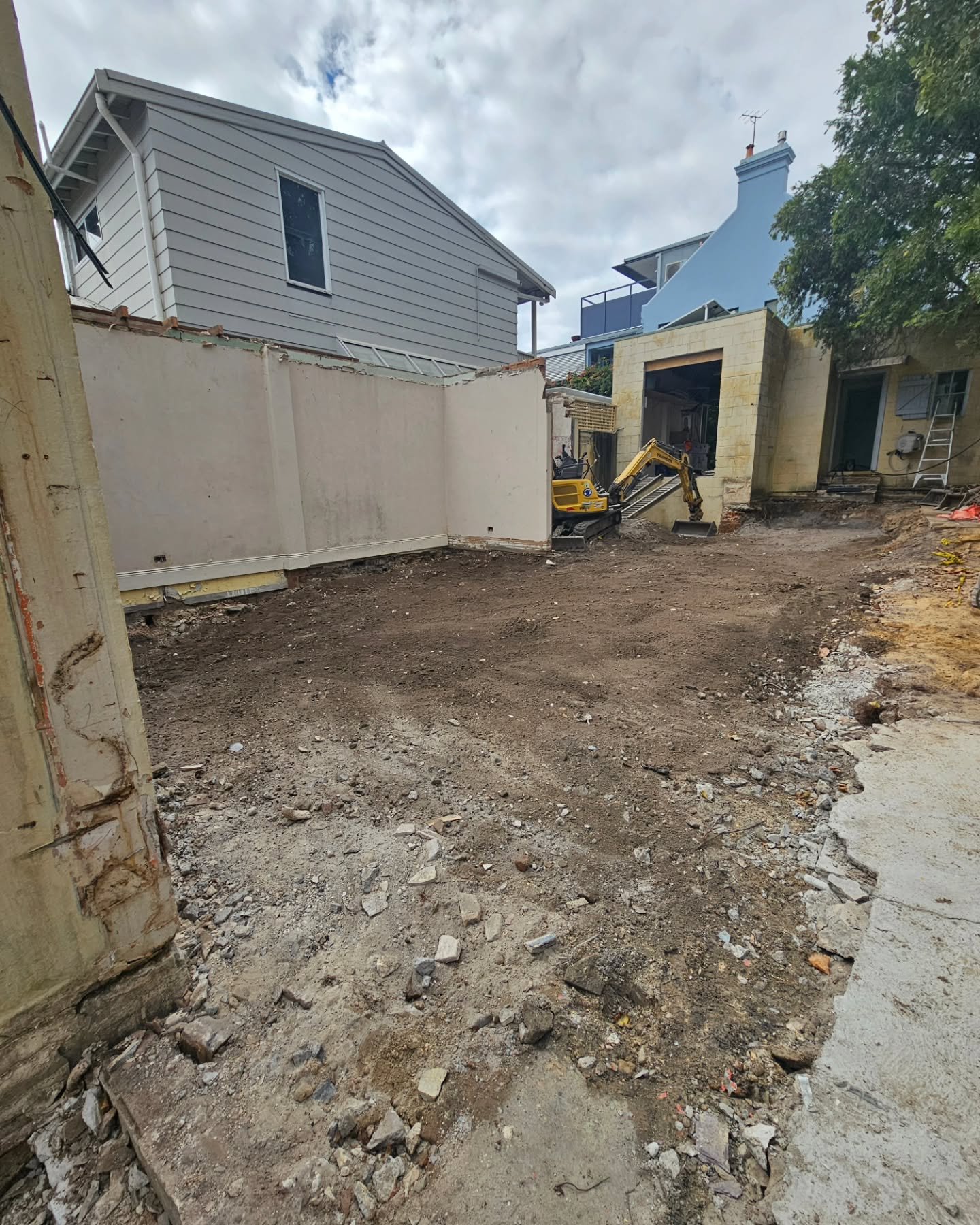 Half house demo complete ✅️ 

Materials taken away, and a final site clean up ready for the next stage.

Working alongside @builtcomplete 🤙

Give us a message or a call for any demolition, on site rubbish removal, and excavation services.

#excavati