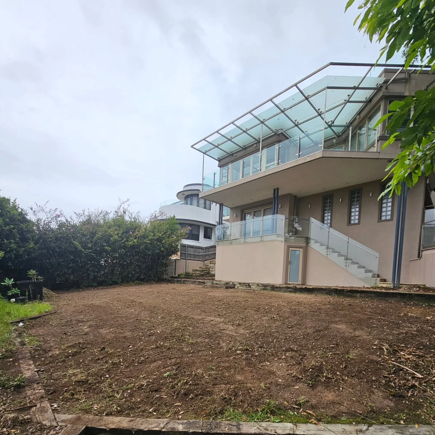 Little clean-up today for @verdurelandscapes 

#excavation #civil #construction #earthmoving #Augar #retainingwalls #treeplanting #housefoundations #foundations #rockhammer #rocksaw #removal #demolition #landscaping #swimmingpool #roadbase #cormidi #