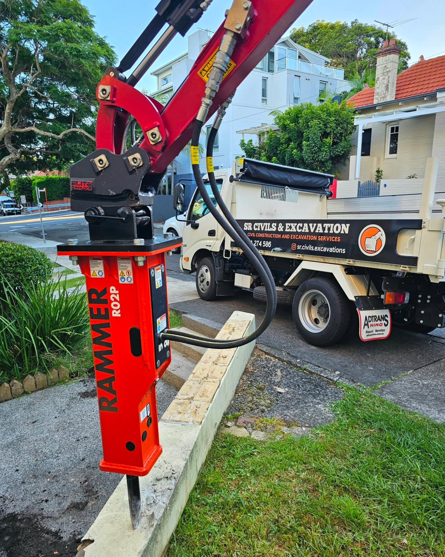 We are loving the New Rammer hammer! 

Perfect for brick and concrete demo's and gets the job done in no time 👌

#excavation #civil #construction #earthmoving #Augar #retainingwalls #housefoundations #foundations #rockhammer #rocksaw #removal #demol