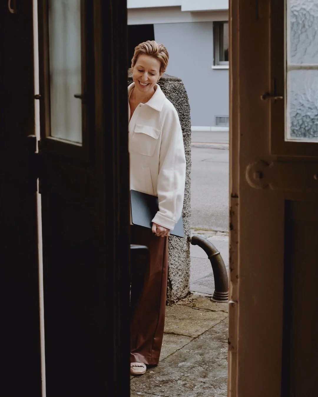 Every short briefing is a leadership moment.

Your team doesn&rsquo;t remember the information. They remember how they felt leaving that room.

🎯 Before your next briefing, ask yourself:
&ldquo;How do I want my team to feel after this?&rdquo;

Then 