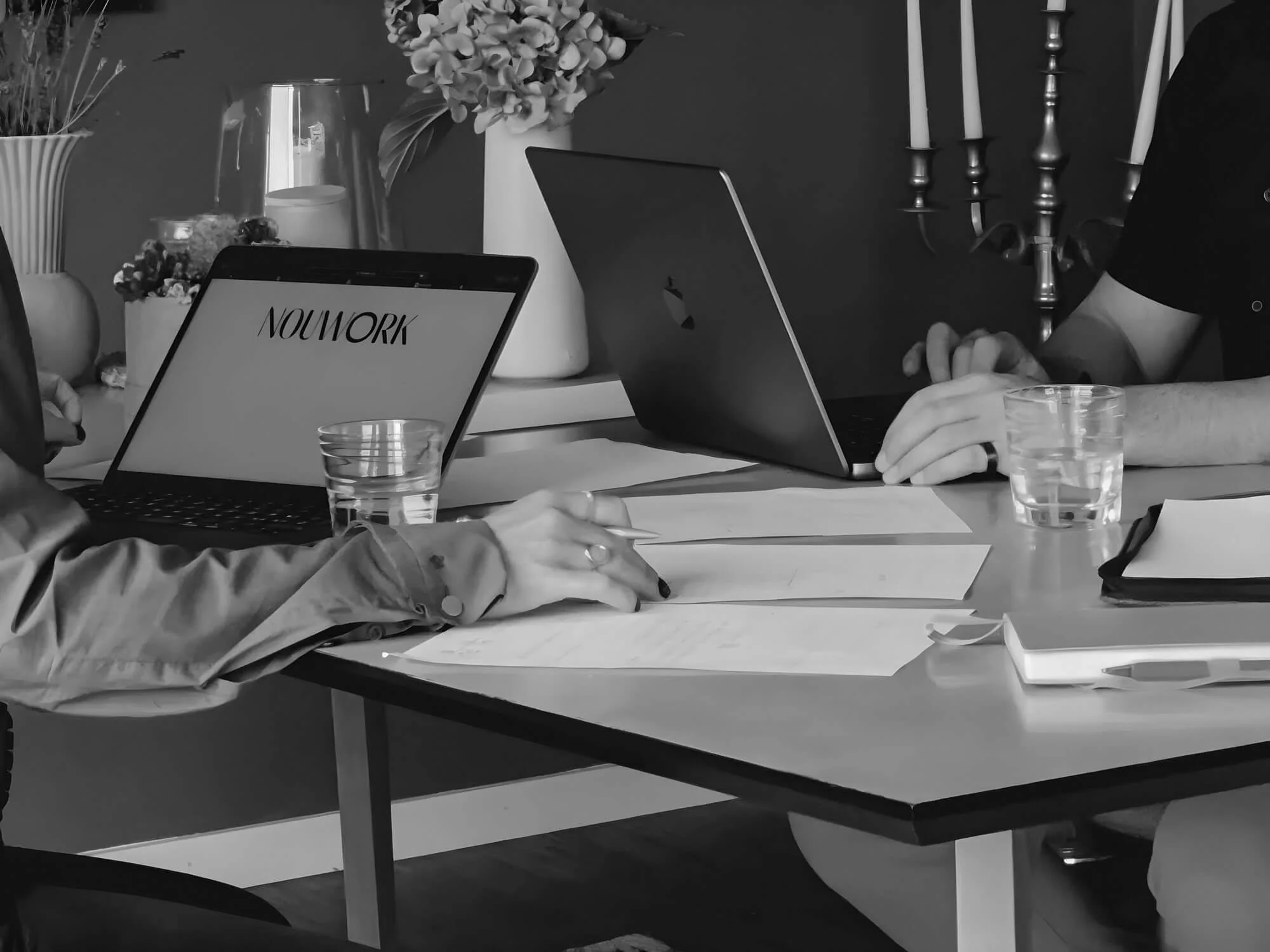 NOUWORK  Founder Britta Matthesius facilitating onsite sparring session at hotels