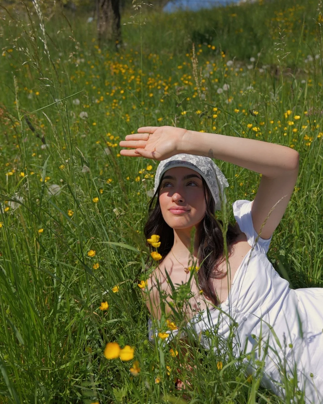 Creative concept for Babor 🍋☀️

Inspired by the essence of spring light, softness, and skincare (SPF), we developed a visual storyline that explores the feeling of the season through warmth, glow, and subtle vibrancy.

Each scene was thoughtfully cr