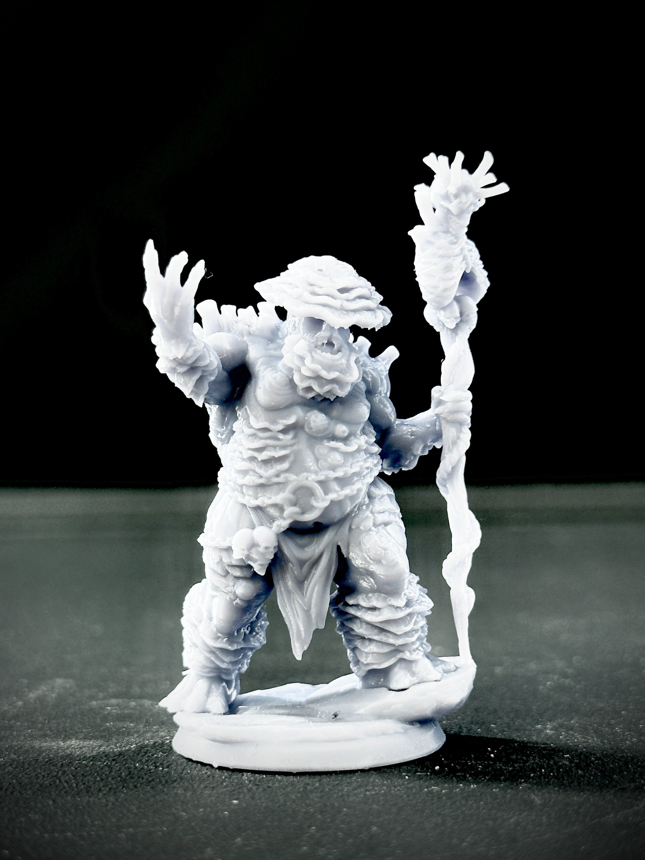 Miniatura impresa en resina de fantasía oscura.