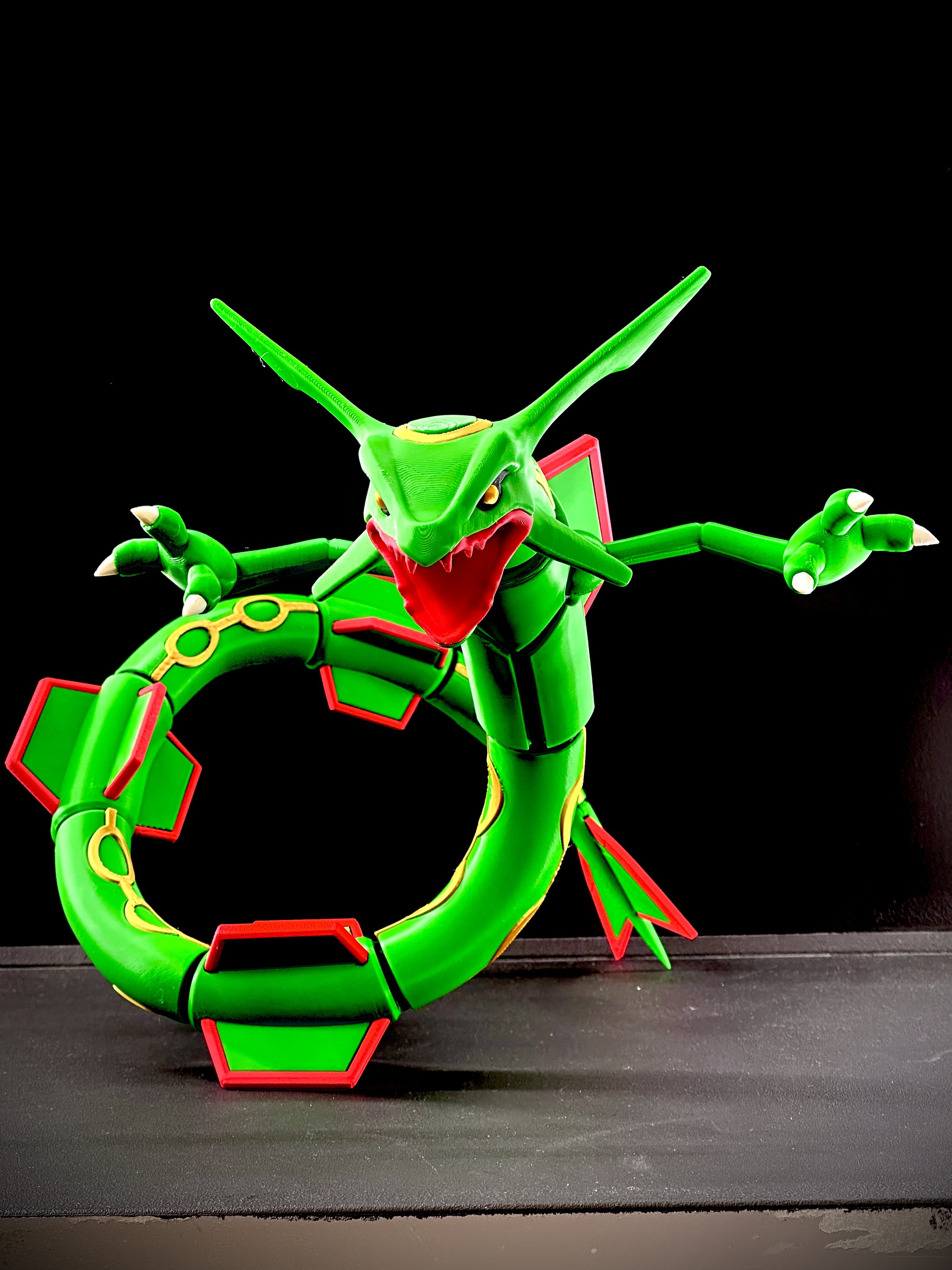 Figura de Pokémon impresa a color en filamento.