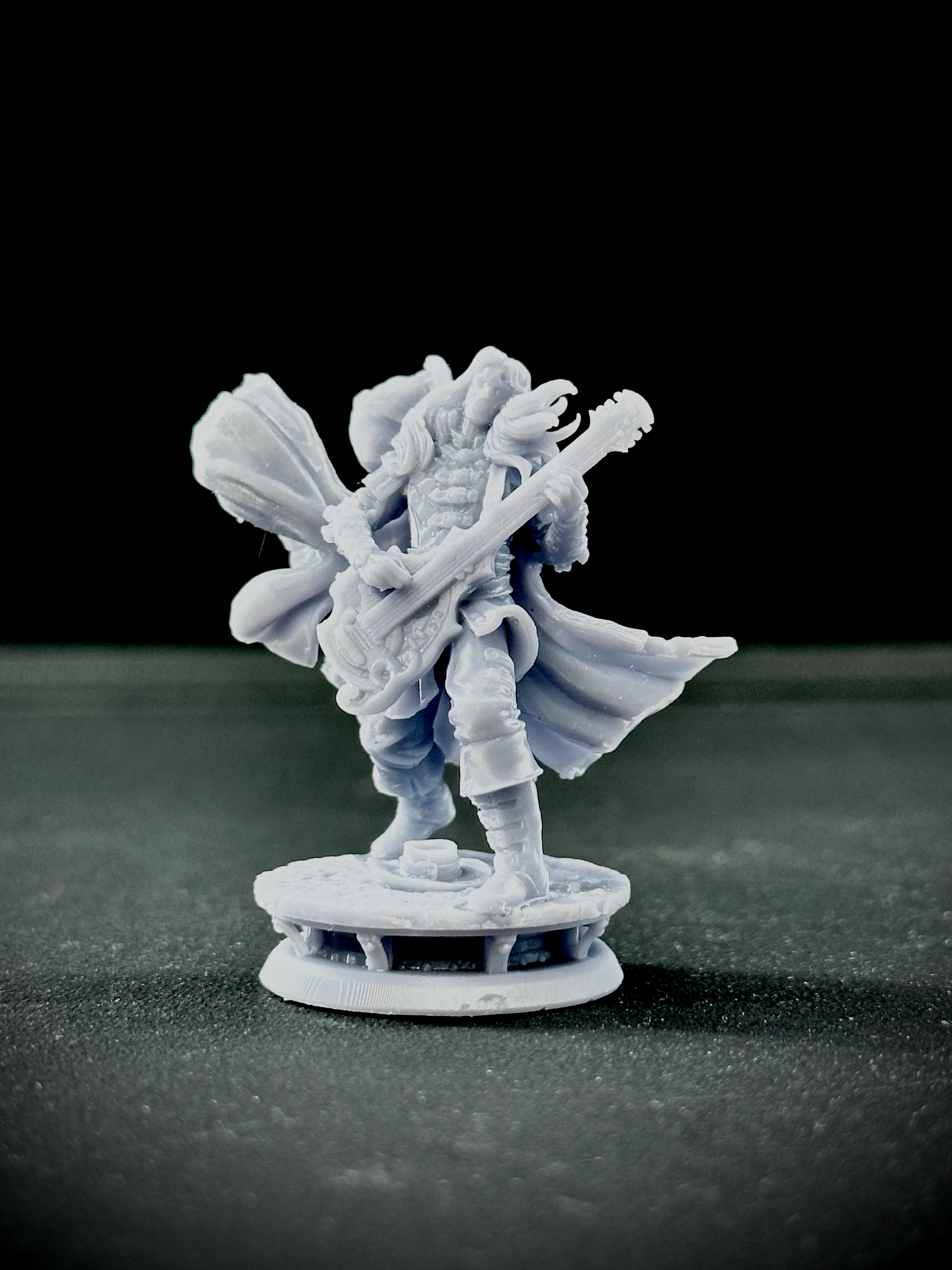 Miniatura impresa en resina de fantasía oscura.