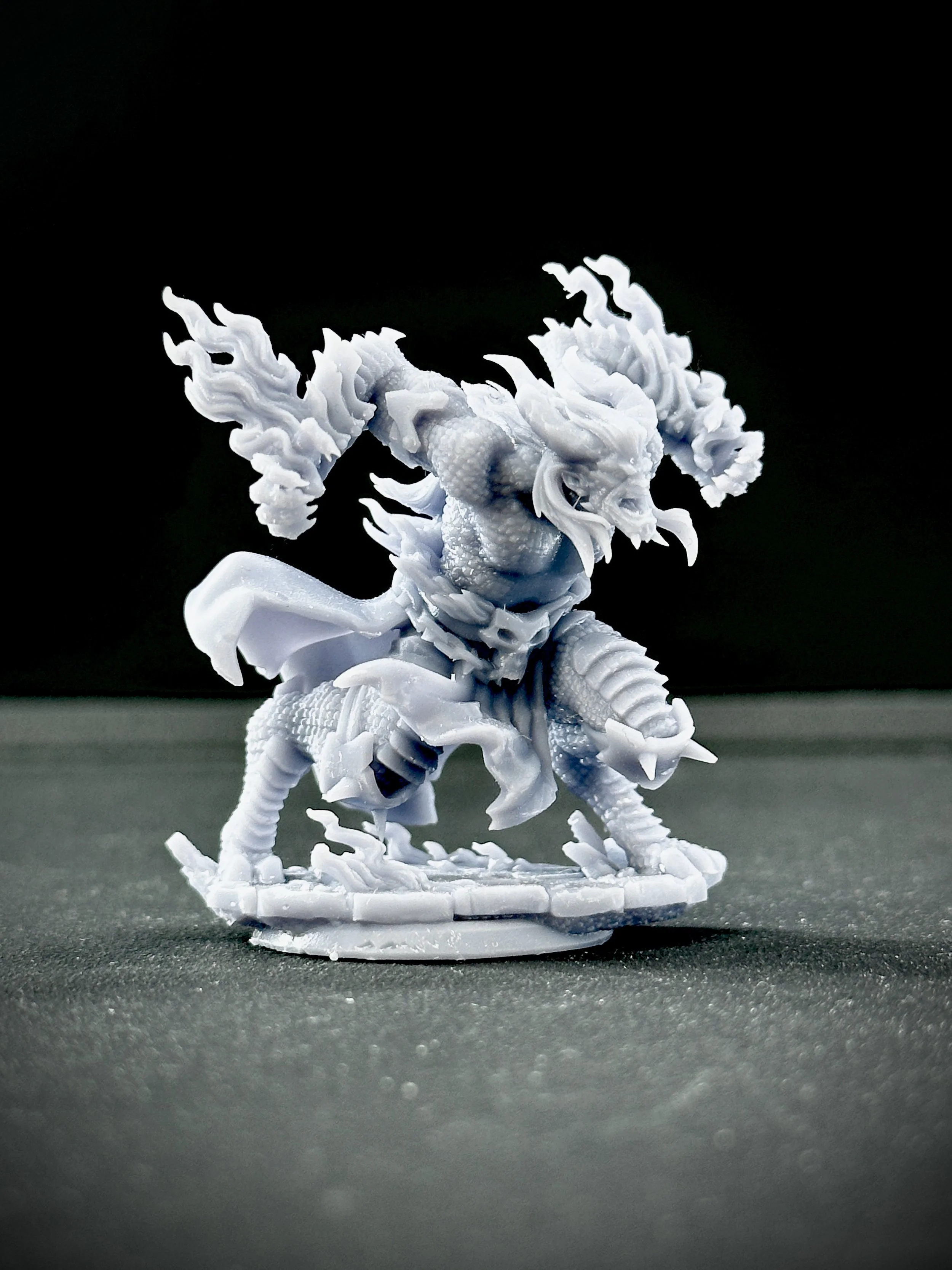 Miniatura impresa en resina de fantasía oscura.