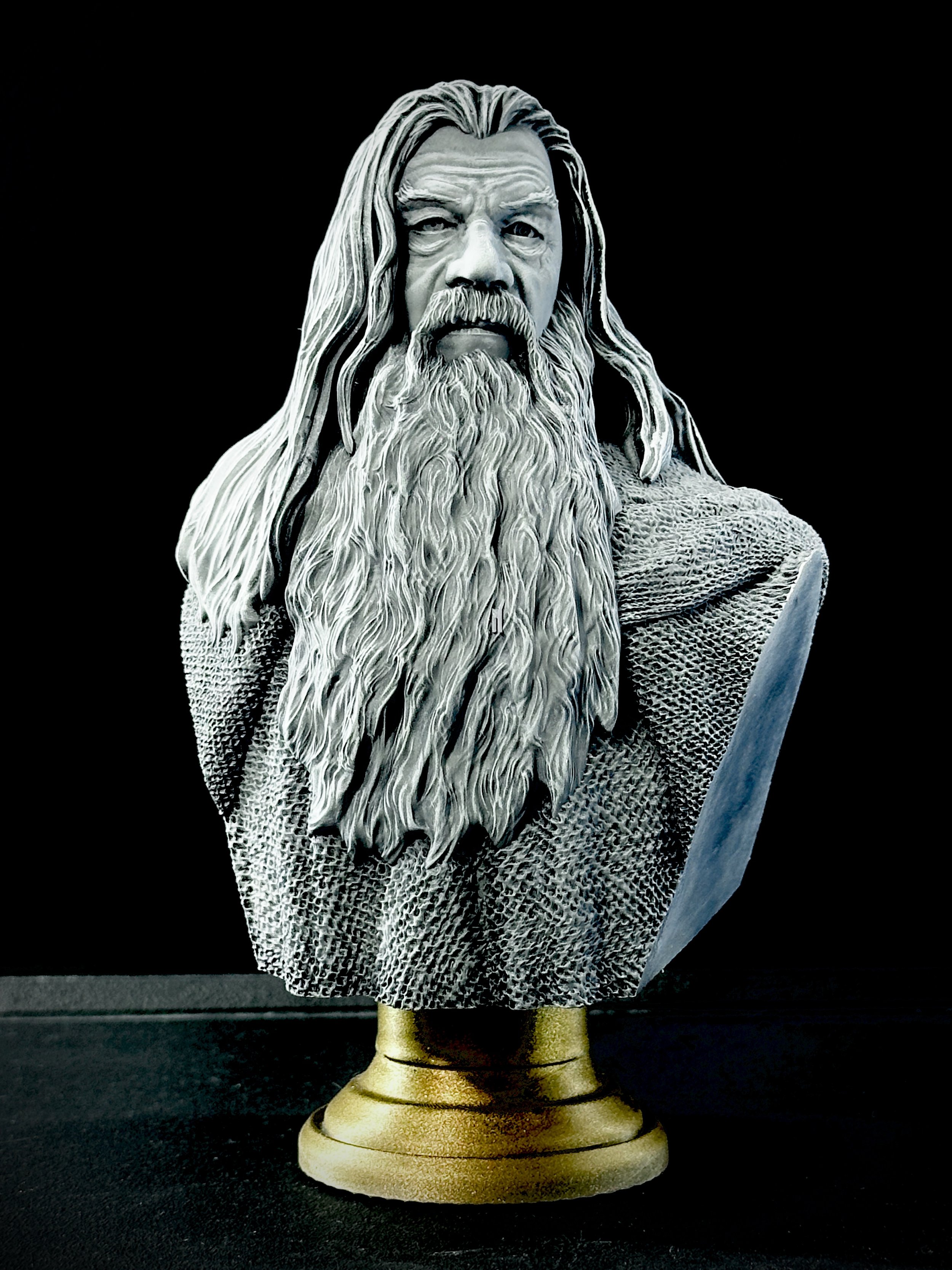 Busto impreso en resina de alta calidad y pintado a mano.