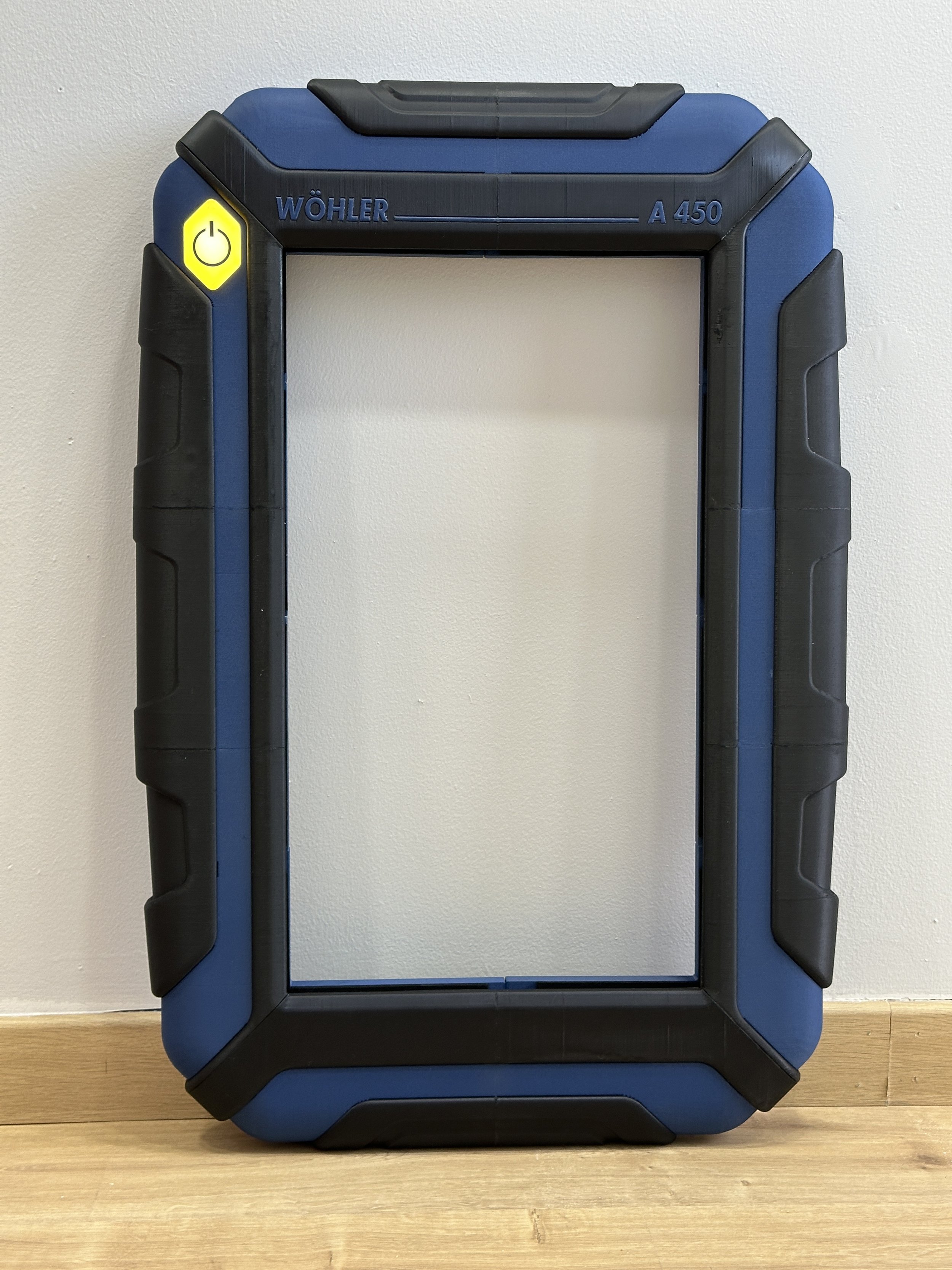 Marco diseñado desde cero para TV táctil de 40'' réplica de la tablet de COMBUTEC, impreso en filamento.