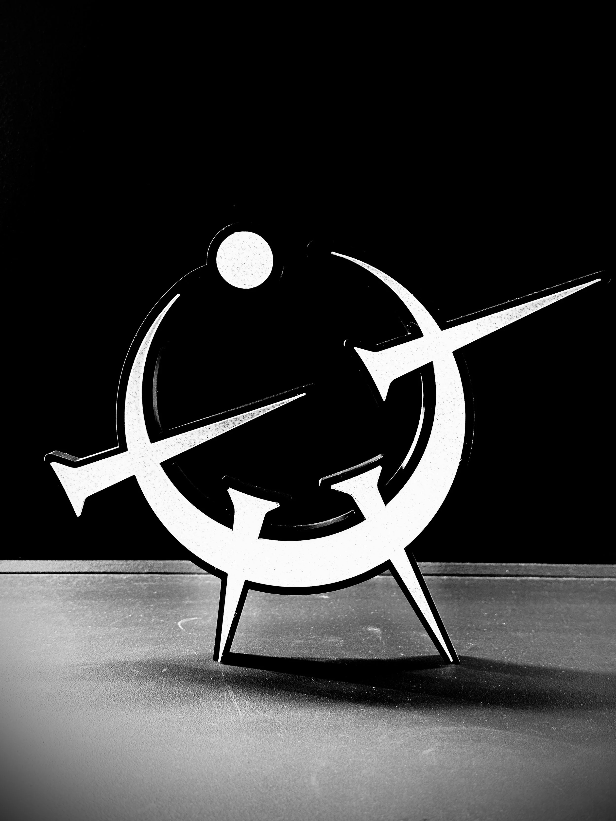 Decoración de librería del Cosmere impresa en filamento multicolor.