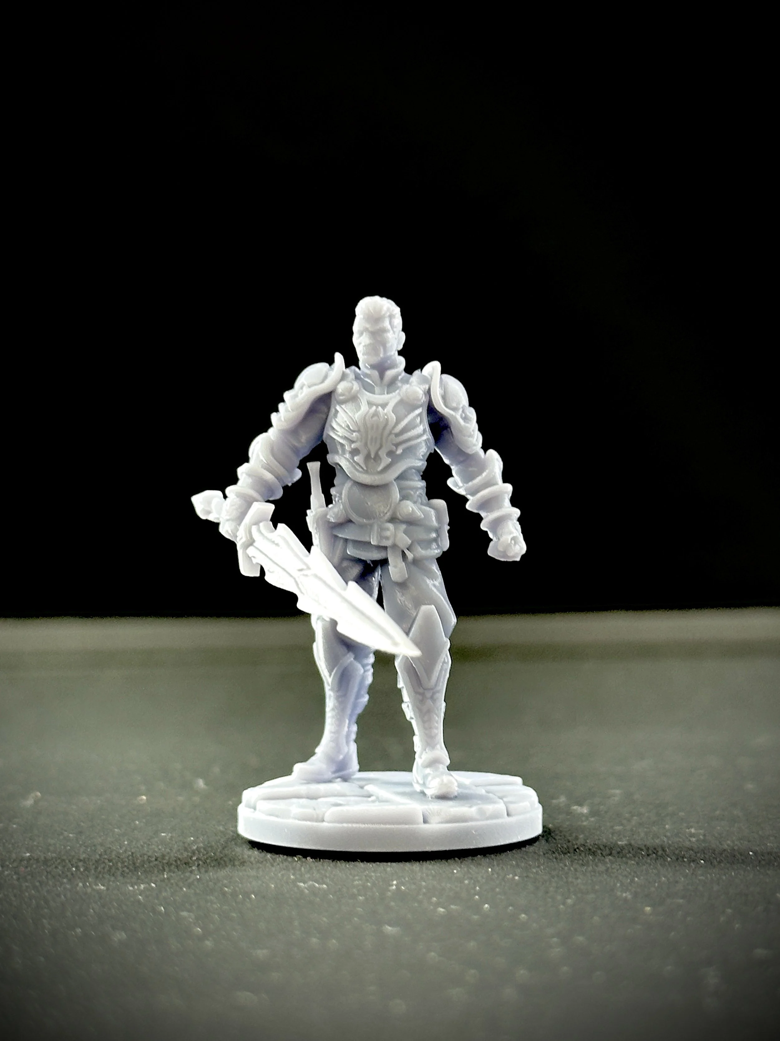 Miniatura impresa en resina de fantasía oscura.