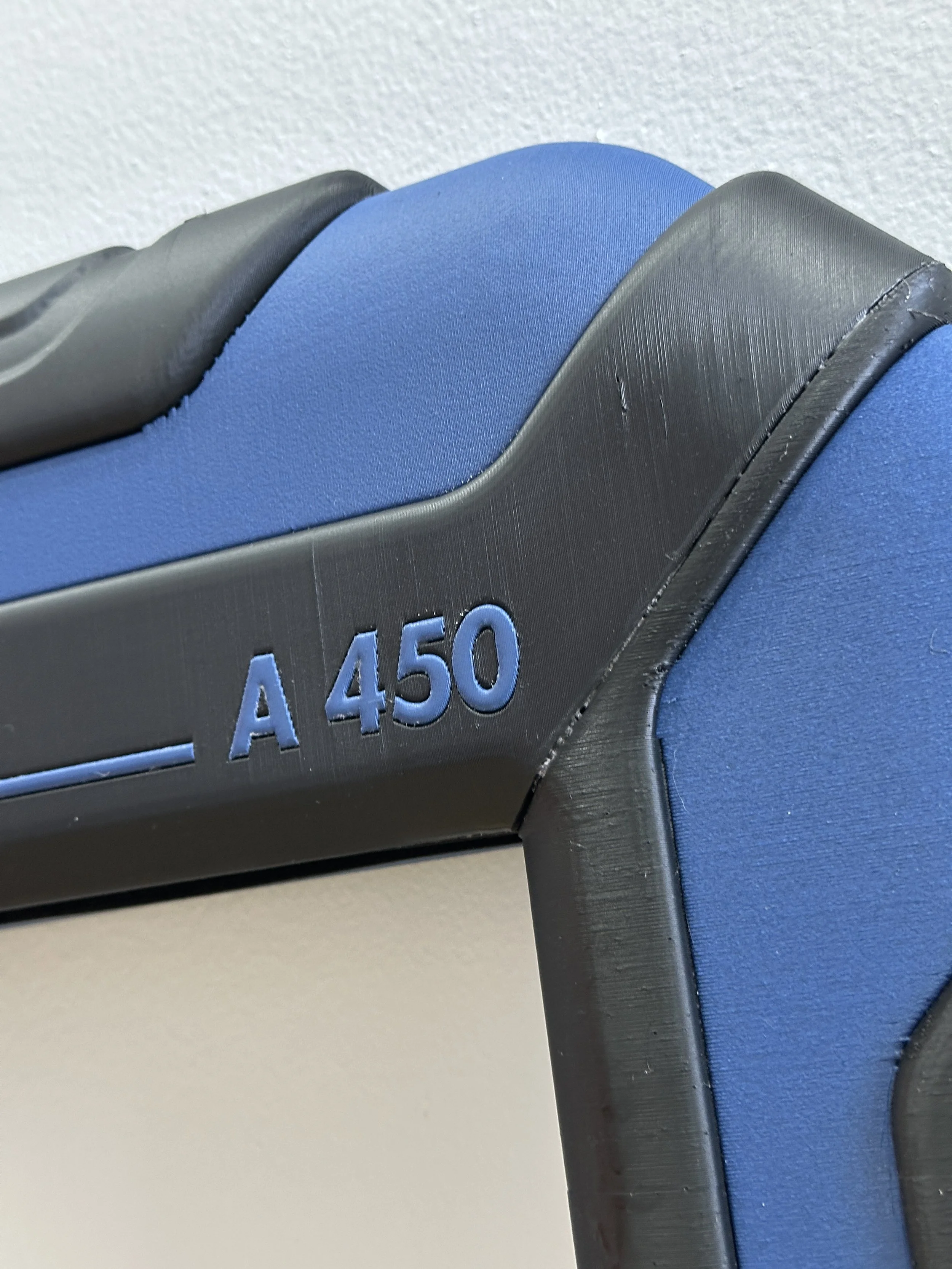 Marco diseñado desde cero para TV táctil de 40'' réplica de la tablet de COMBUTEC, impreso en filamento.