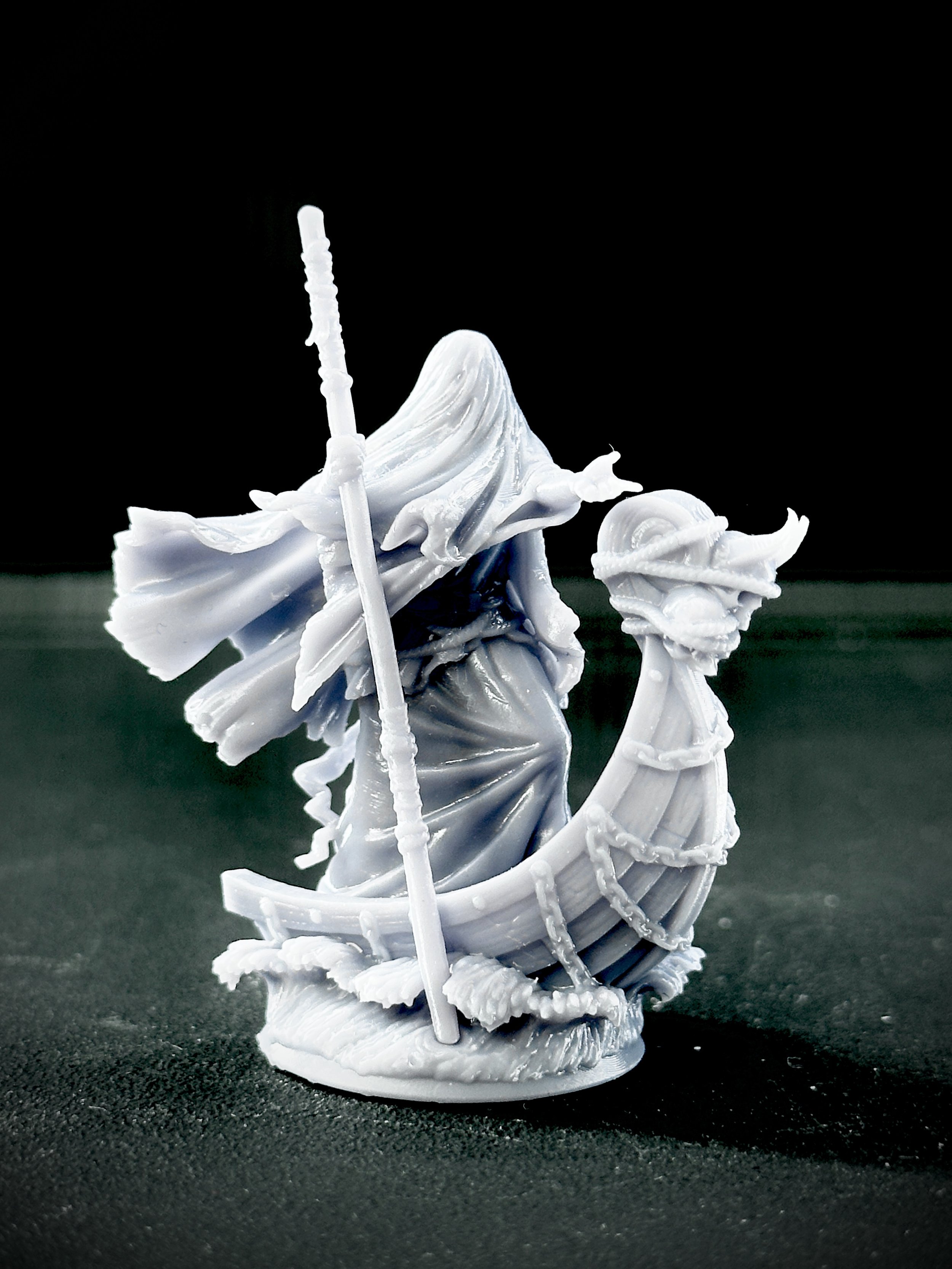 Miniatura impresa en resina de fantasía oscura.