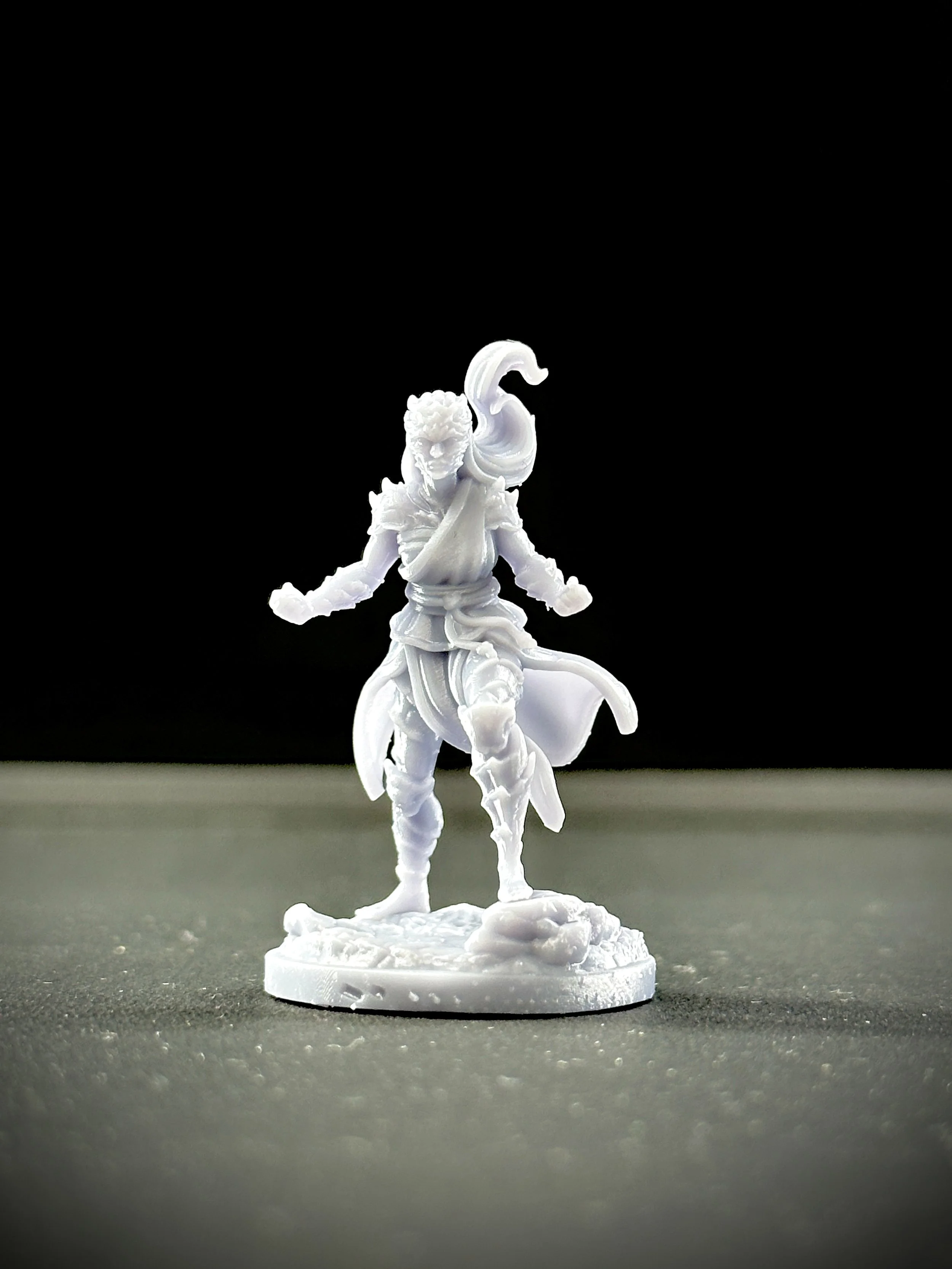 Miniatura impresa en resina de fantasía oscura.