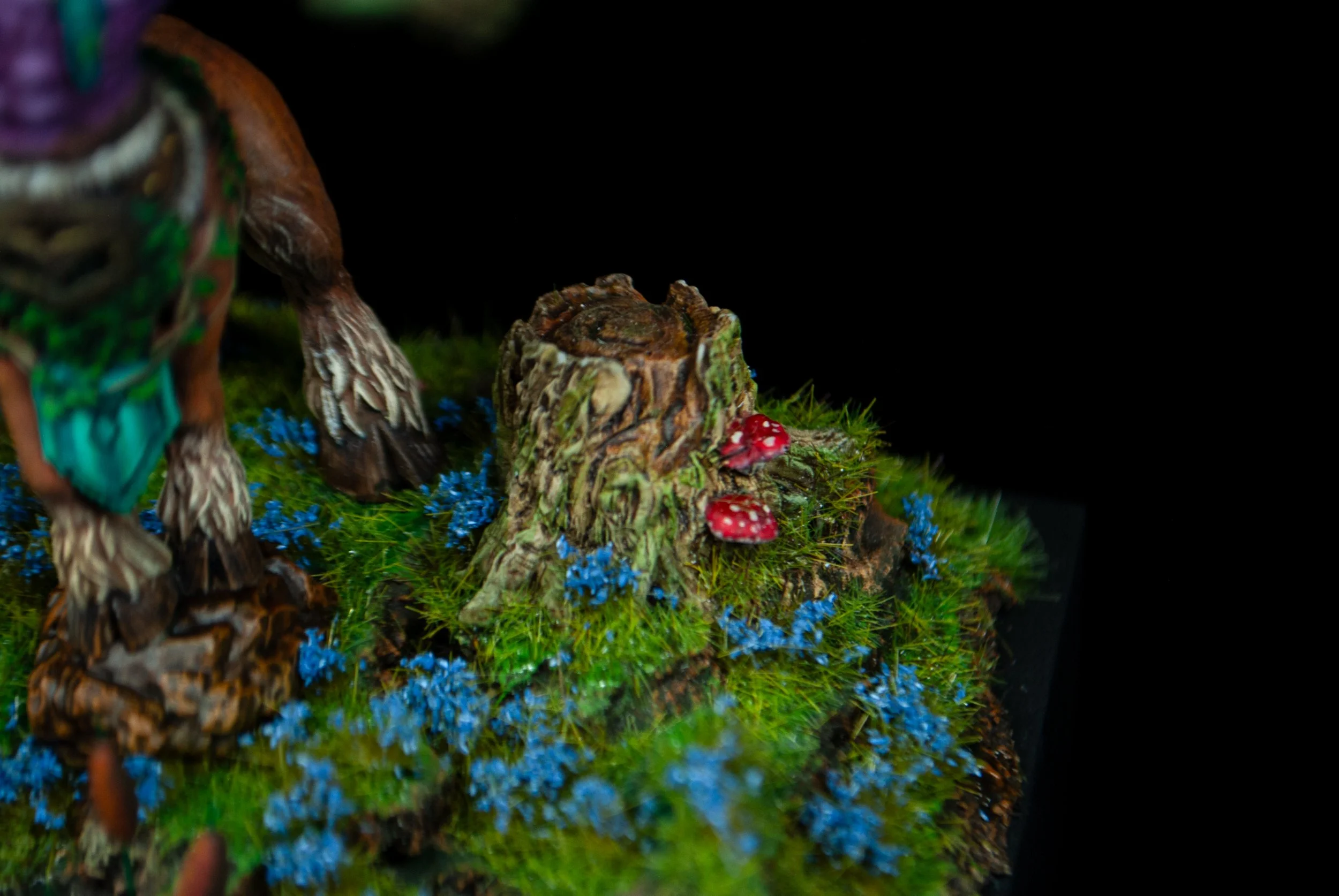 Figura de resina impresa en alta calidad y pintada profesionalmente por La Miniaturista con base original creada desde cero.