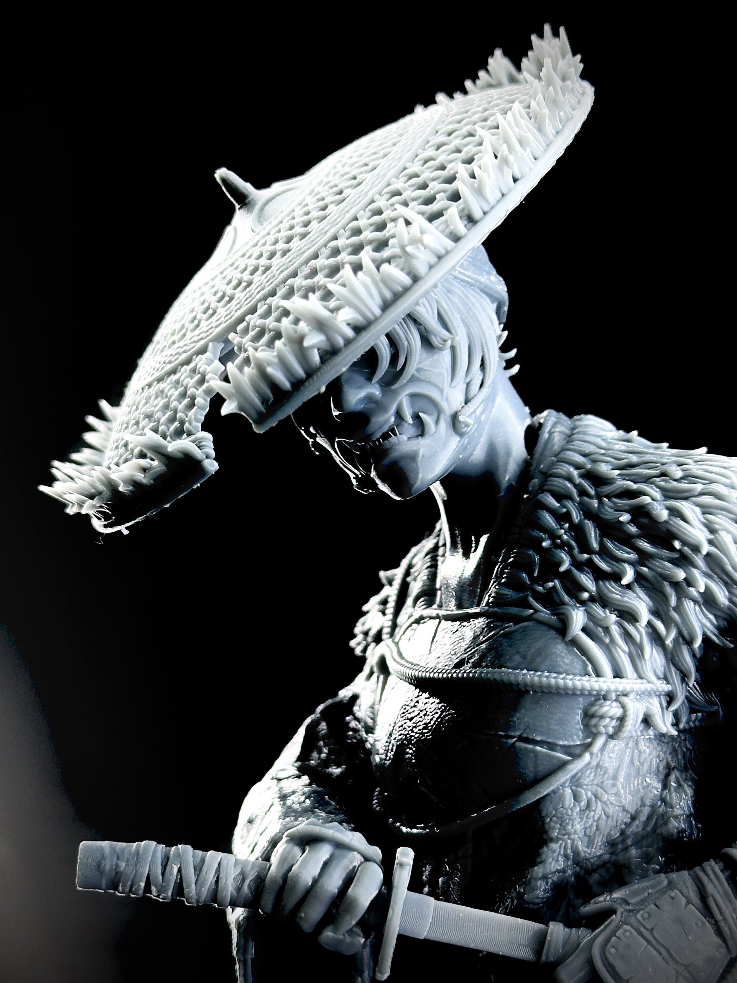 Figura de Atsu impresa en resina de alta calidad de FEROCA con un tamaño de 26cm de altura.