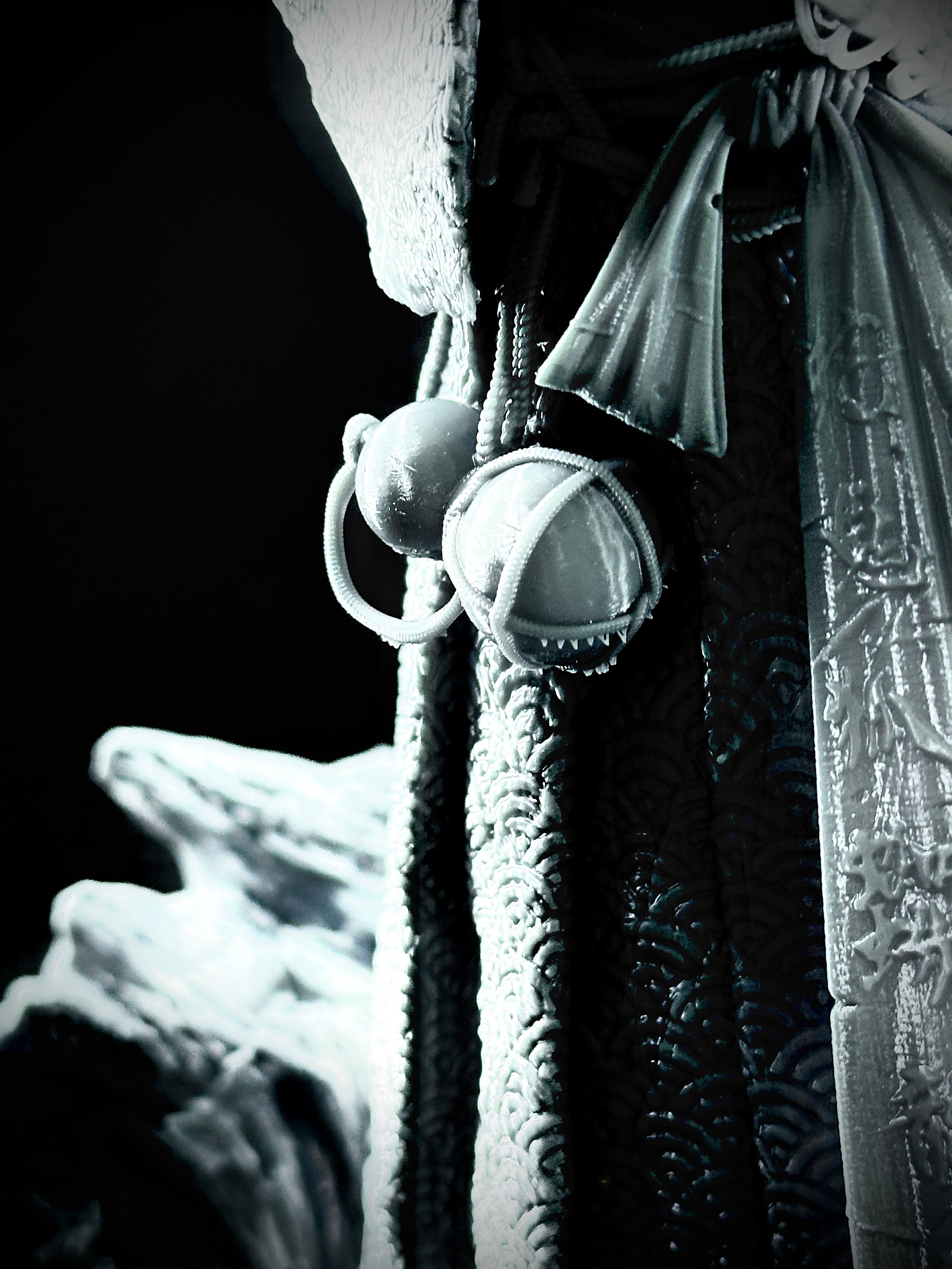 Figura de Atsu impresa en resina de alta calidad de FEROCA con un tamaño de 26cm de altura.