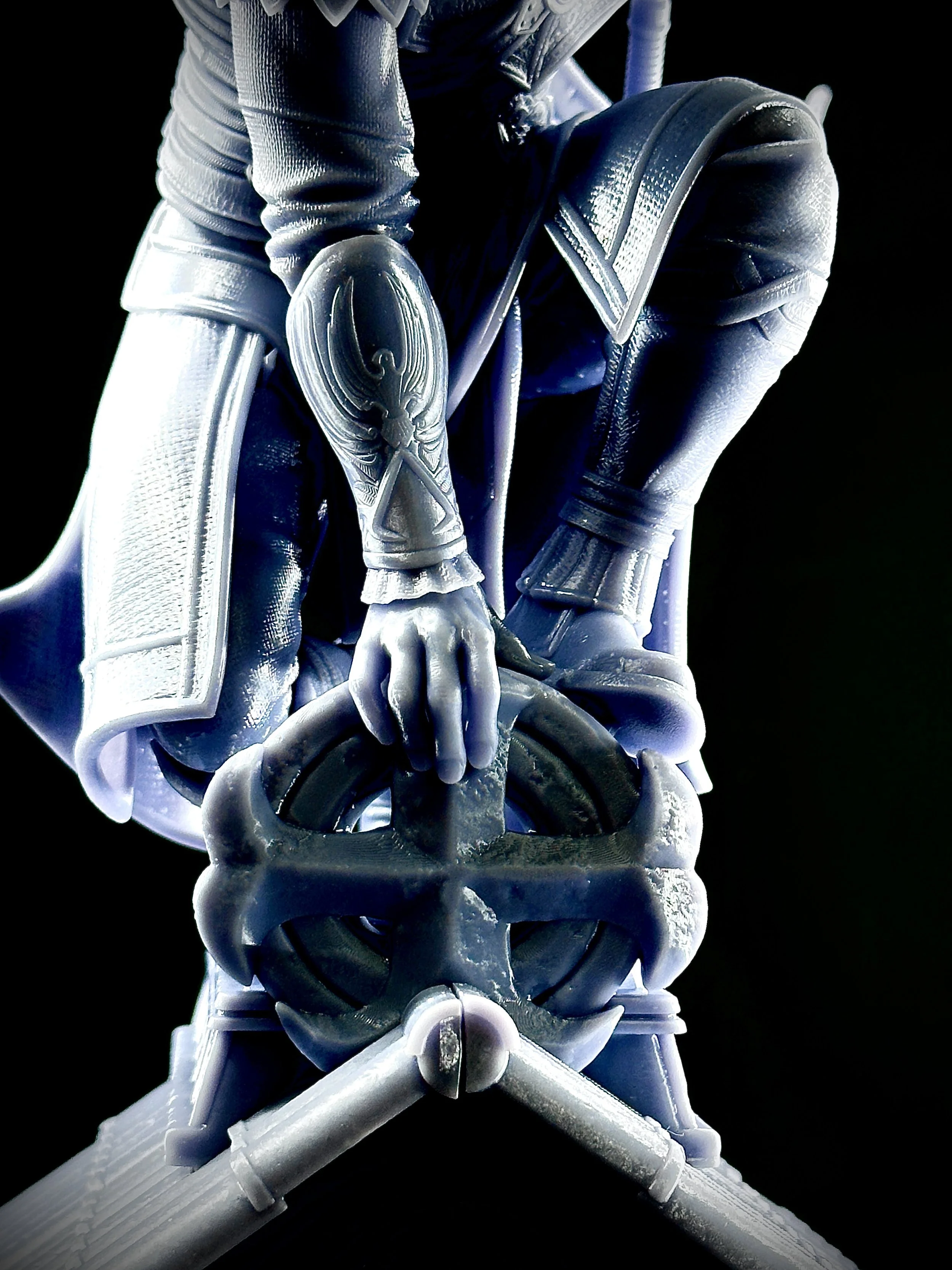 Figura de Ezio Auditore impresa en resina de alta calidad con un tamaño de 28cm de altura.