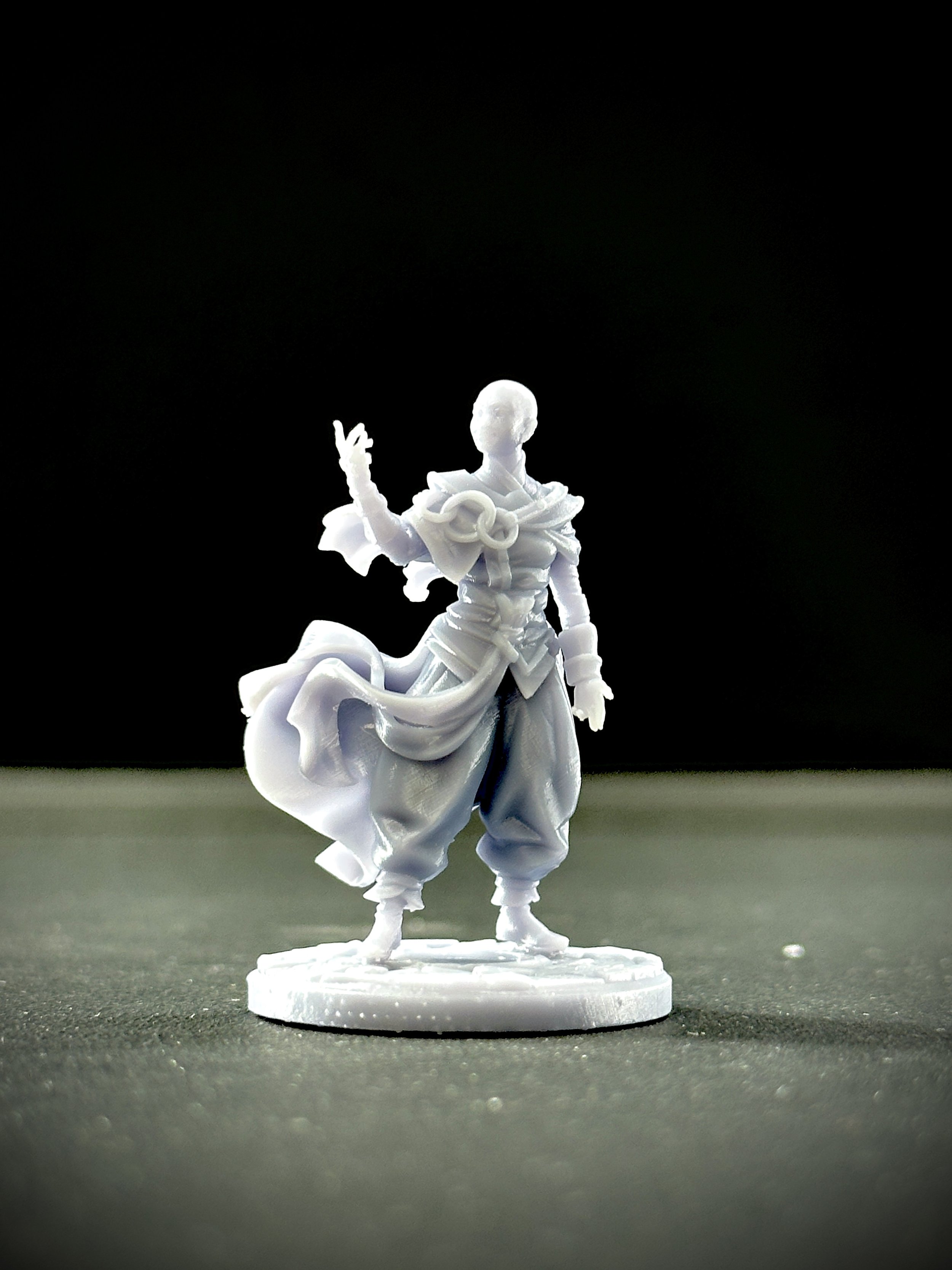 Miniatura impresa en resina de fantasía oscura.