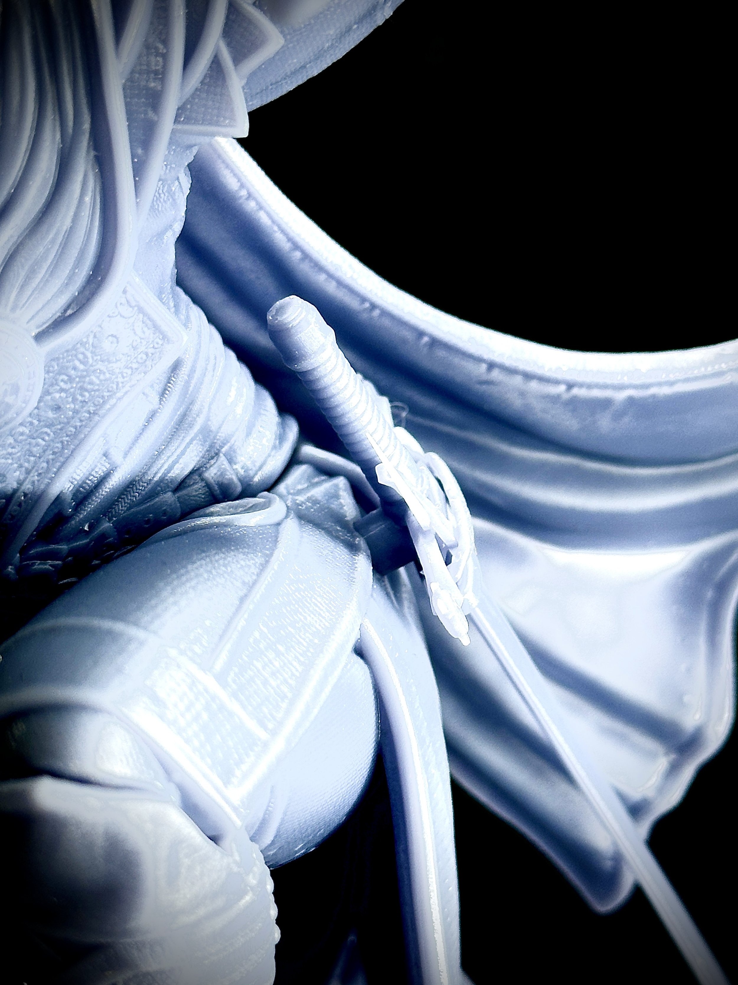 Figura de Ezio Auditore impresa en resina de alta calidad con un tamaño de 28cm de altura.